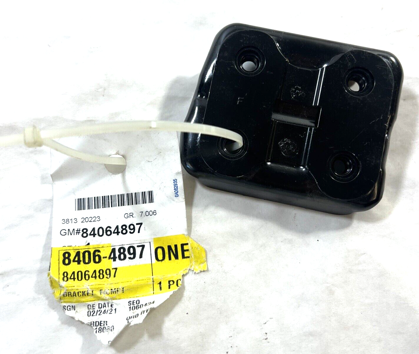 Genuine OEM GM Passenger Side Front Compartment Side Rail Bracket 16-24 84064897