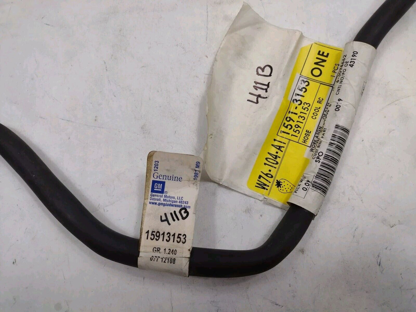 Genuine OEM GM Buick LaCrosse Engine Coolant Reservoir Hose 2004-2009 15913153