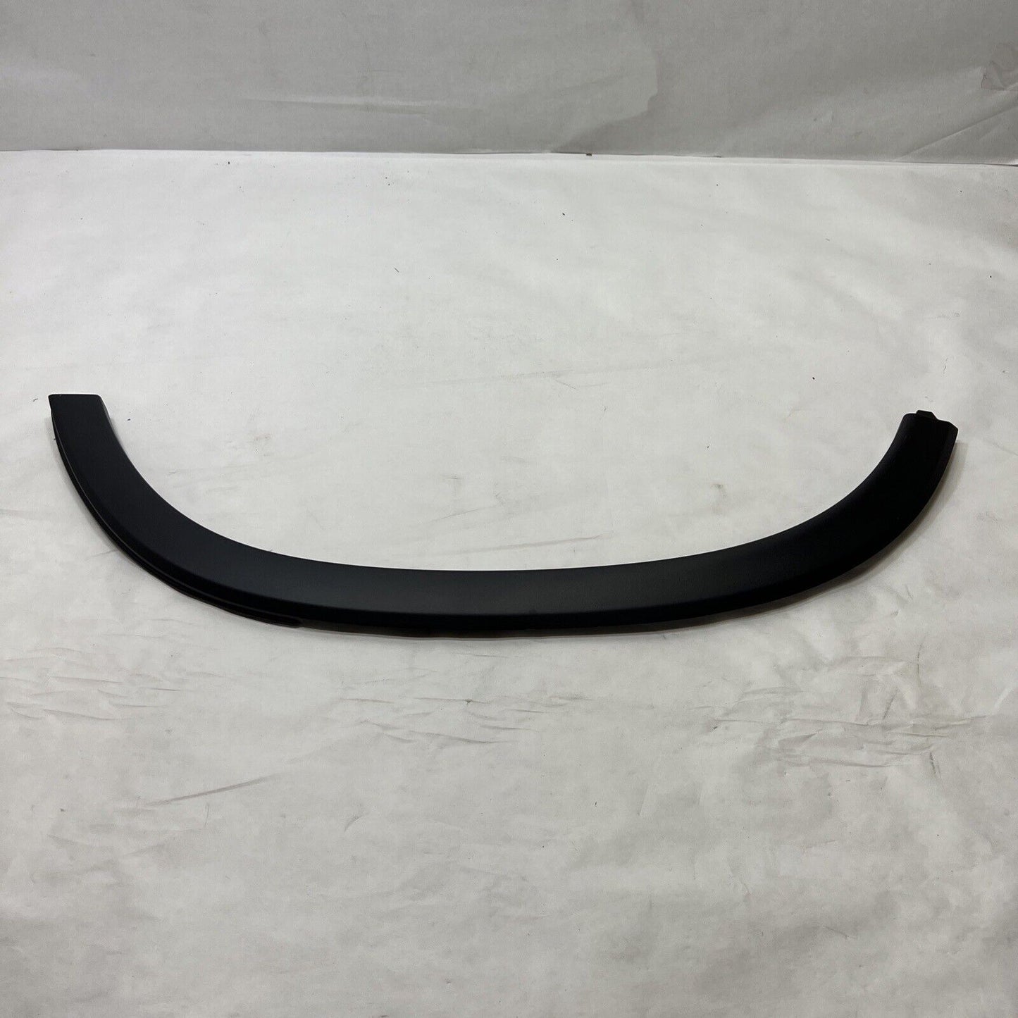 New OEM Genuine GM Trax Right Passenger Side Wheel Opening Molding 95298242
