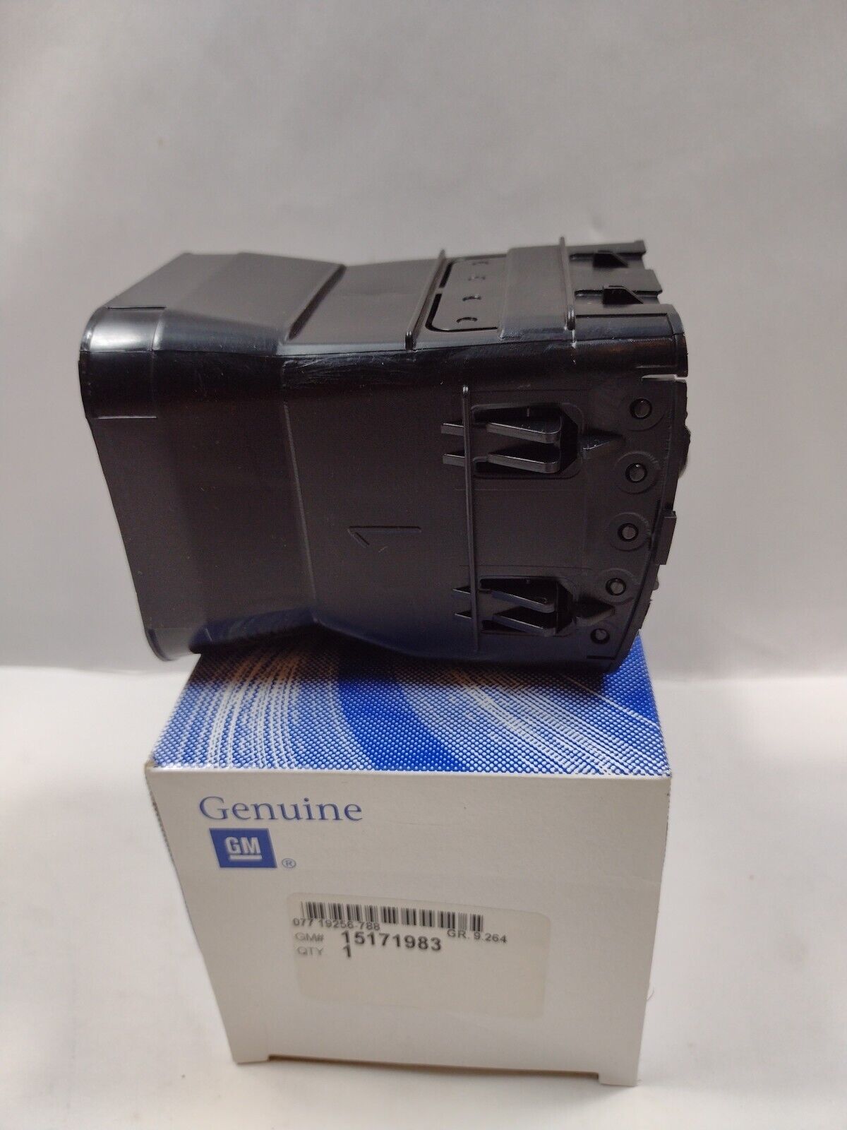 Genuine OEM GM Canyon Left Driver Side Inner Dash AC Air Vent Deflector 15171983