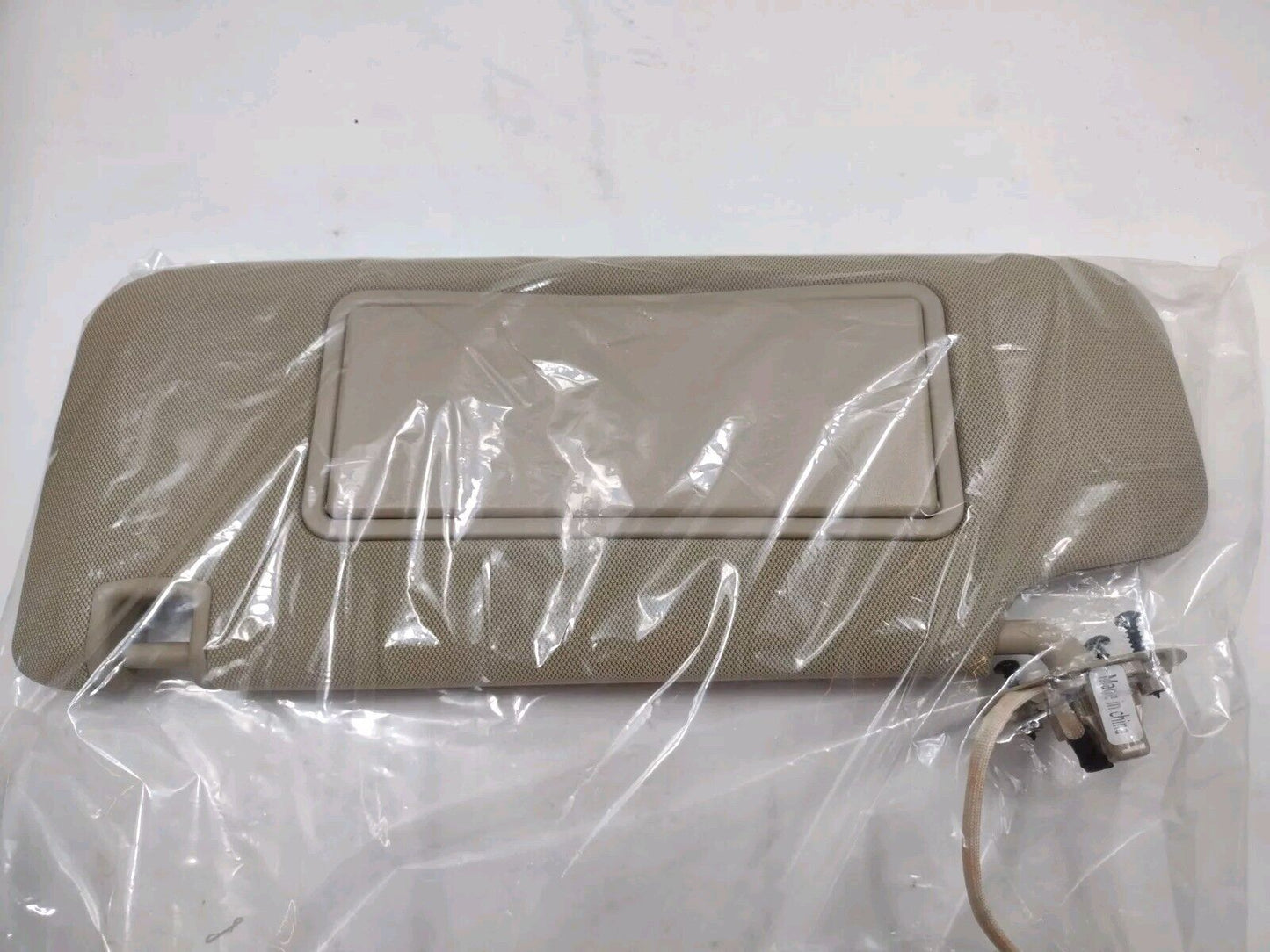 Genuine OEM GM Buick Verano Left Driver Side Sunvisor Sun Visor 12-17 13333362