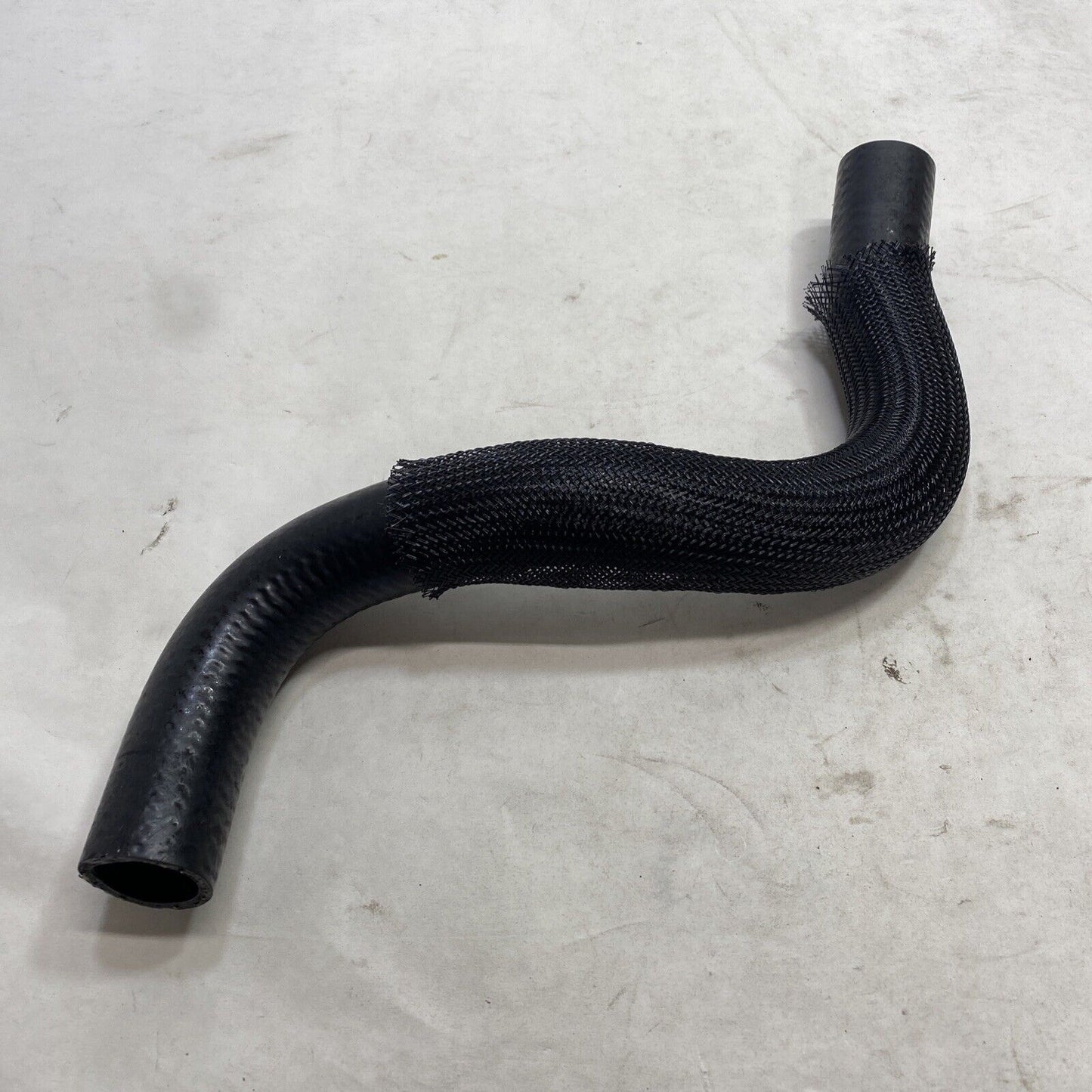 New OEM Genuine General Motors Radiator Upper Hose 15281793