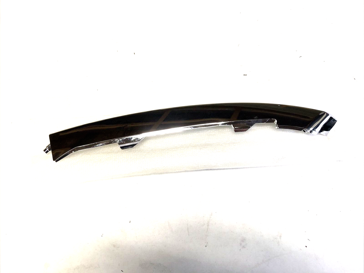 New OEM Genuine Kia Right Passenger Side Trim Grill 86564D4000