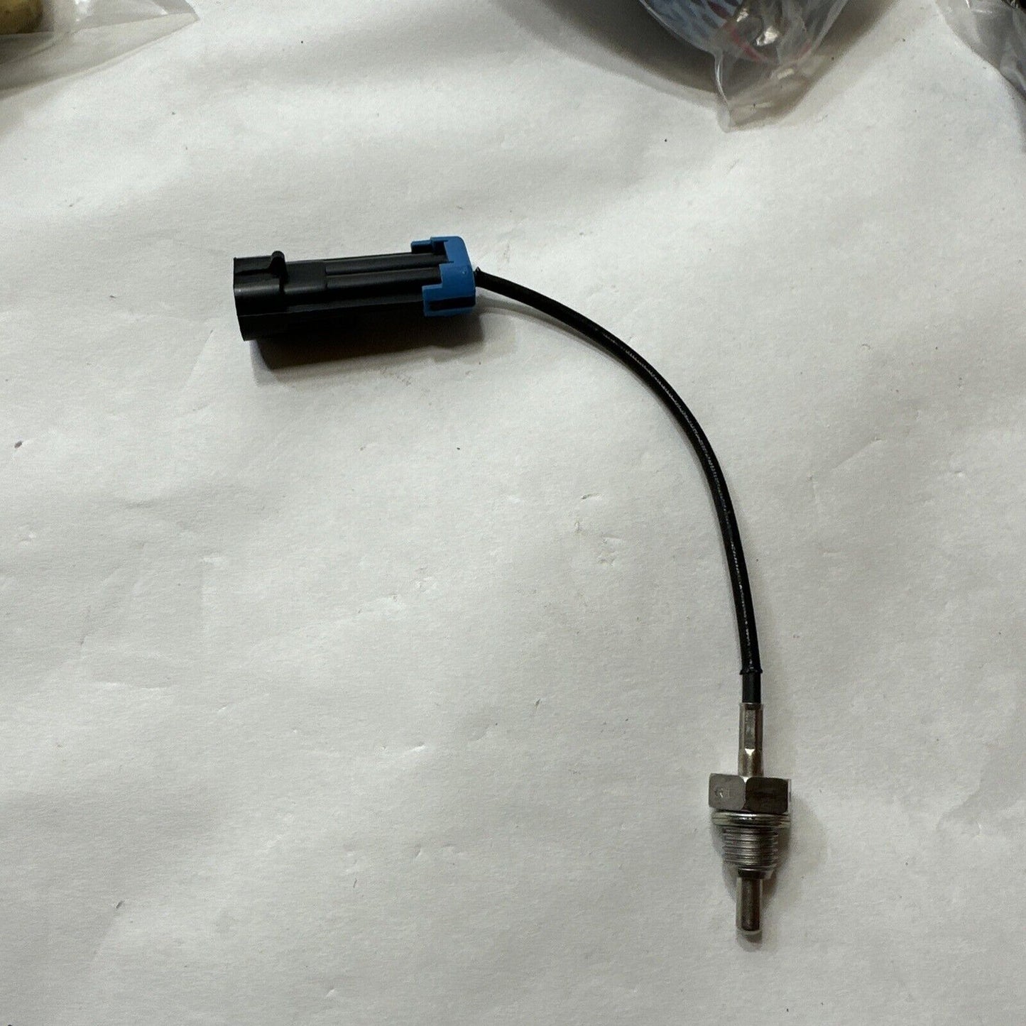 New OEM Genuine Detroit Diesel EGR Temperature Sensor 23526393