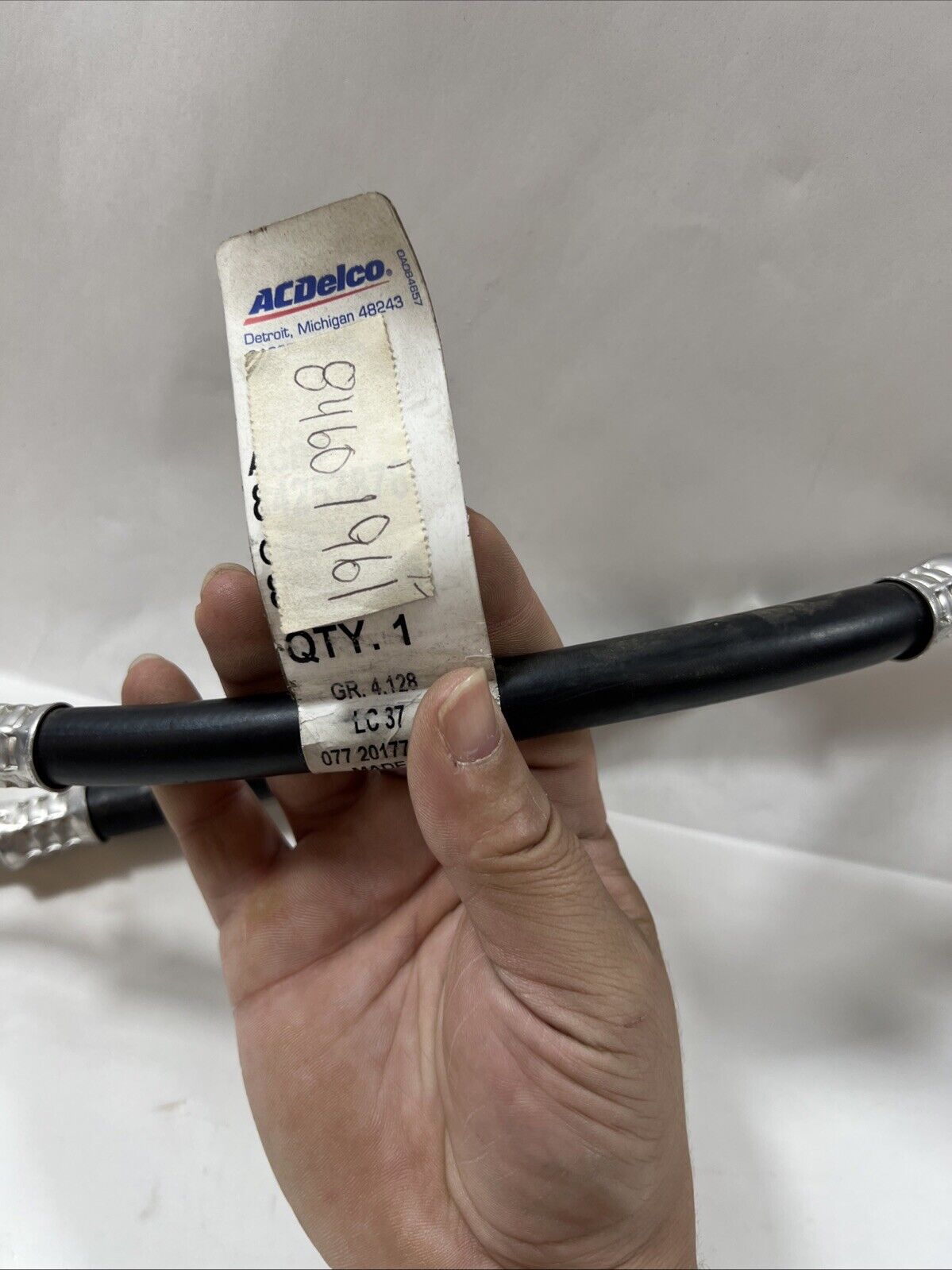 Genuine OEM GM Transmission Fluid Cooler Inlet and Outlet Pipe 17-22 84601961