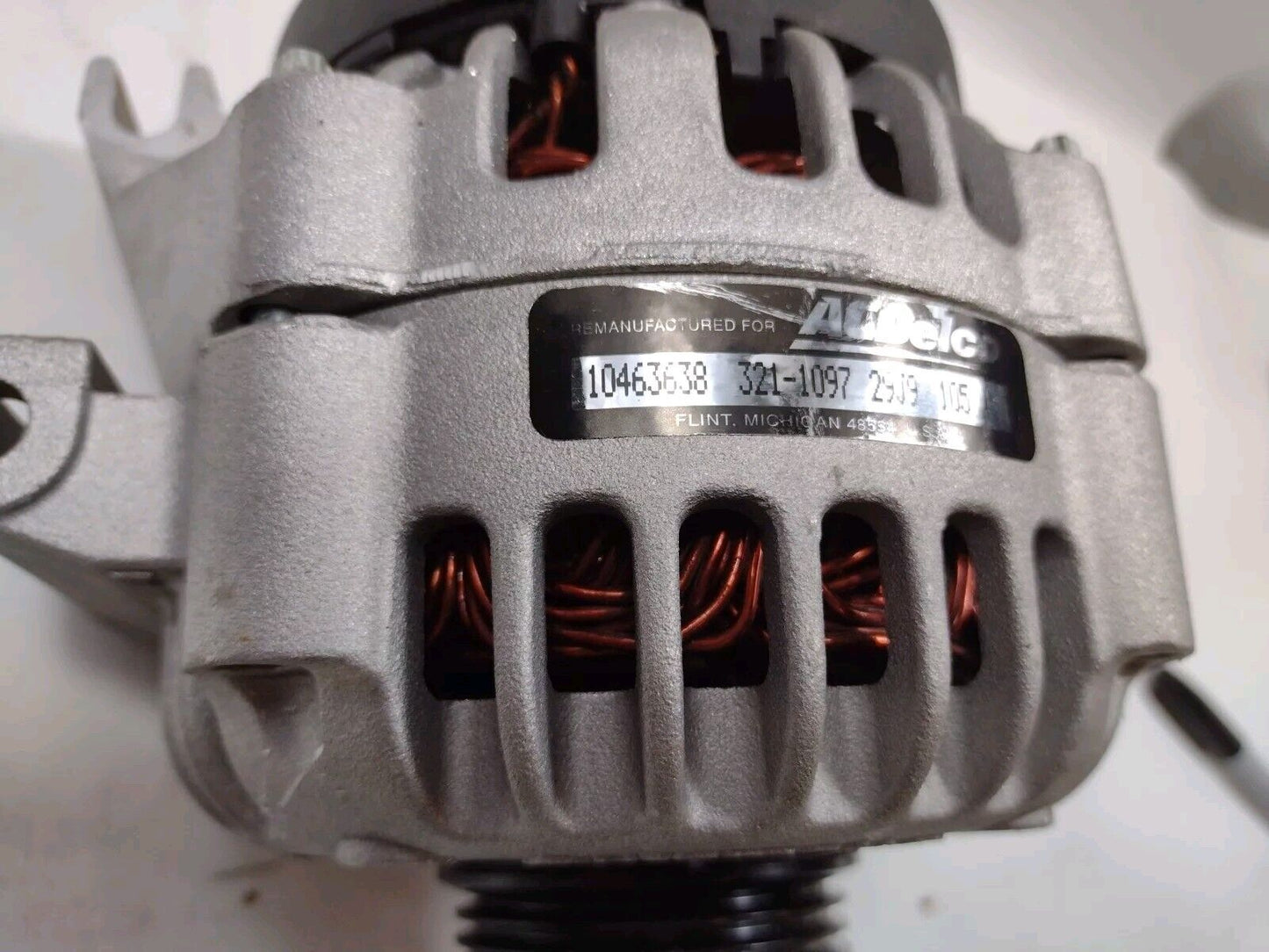 Genuine OEM GM Chevrolet Cavalier Alternator 1996-2002  10463638 ACDelco 3211097