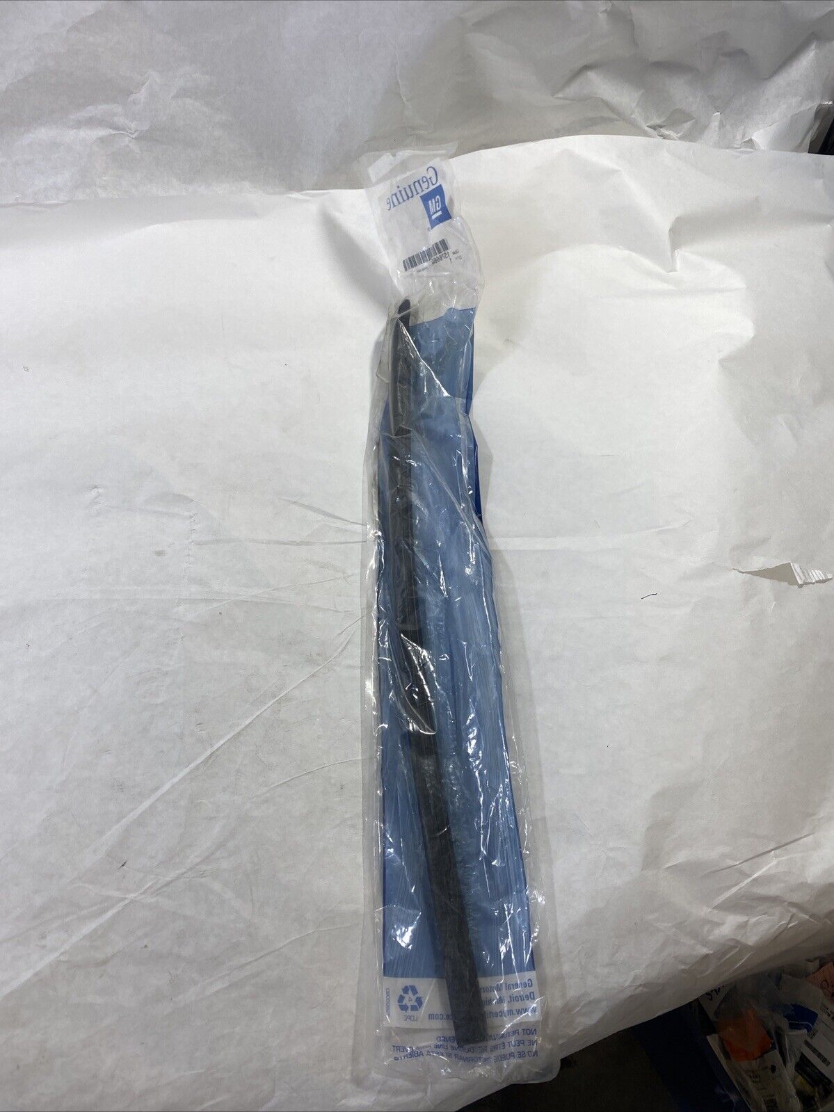 Genuine OEM GM Tahoe Driver Side Rear Door Front Auxiliary Weatherstrip 15766603