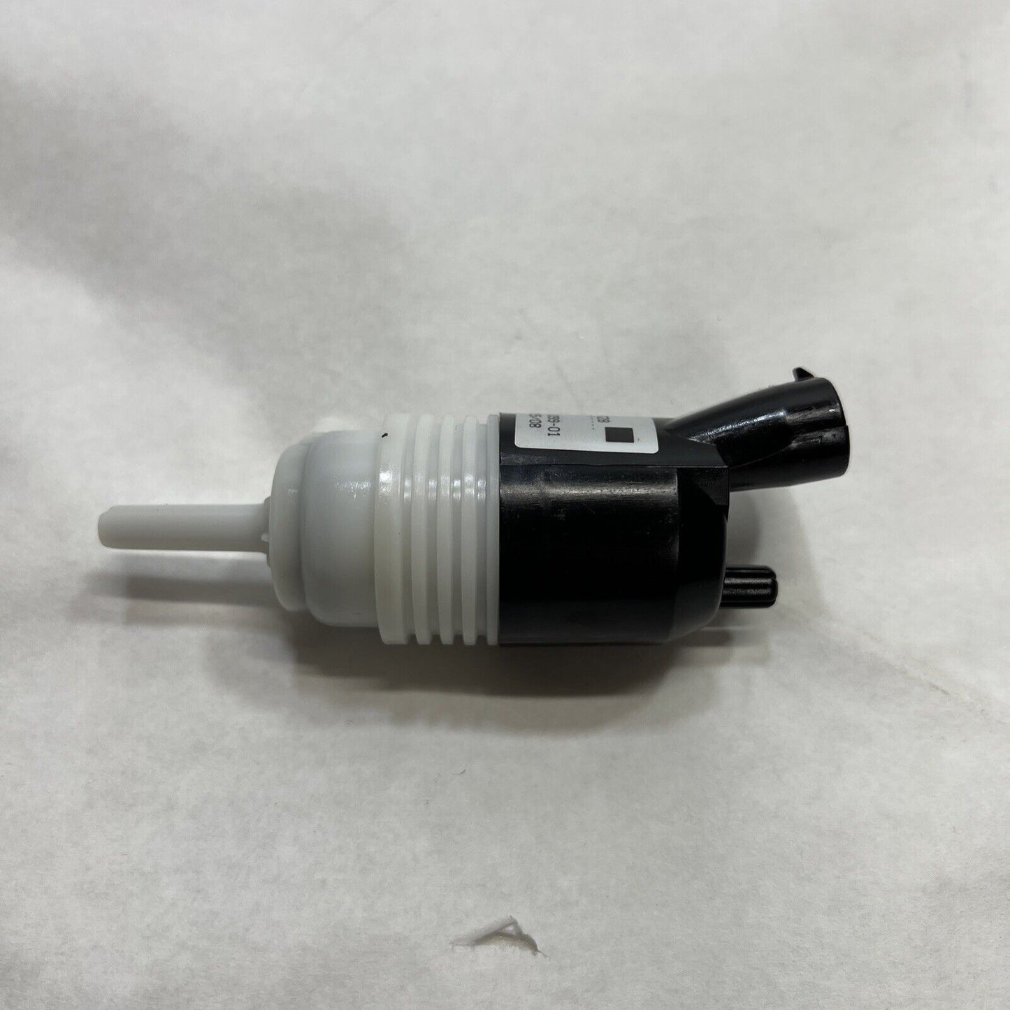 New OEM GM ACDelco Windshield Washer Pump Rear New Chevy Sedan Envoy  22979757