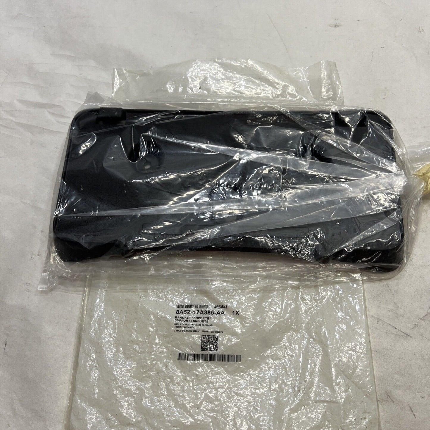 New OEM Genuine Ford MKS 2009-2012 Bracket License Plate 8A5Z17A385AA