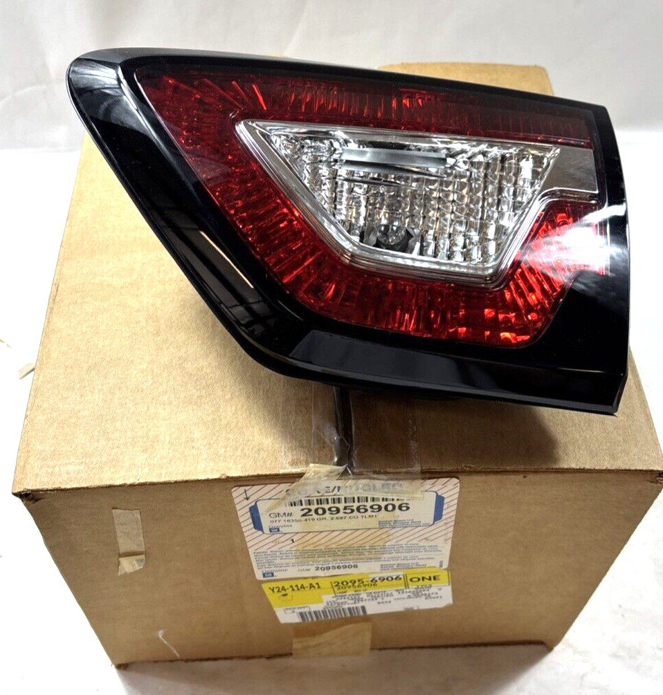 Genuine OEM GM Chevy Traverse Tail Lamp Assembly 2013-2017 20956906