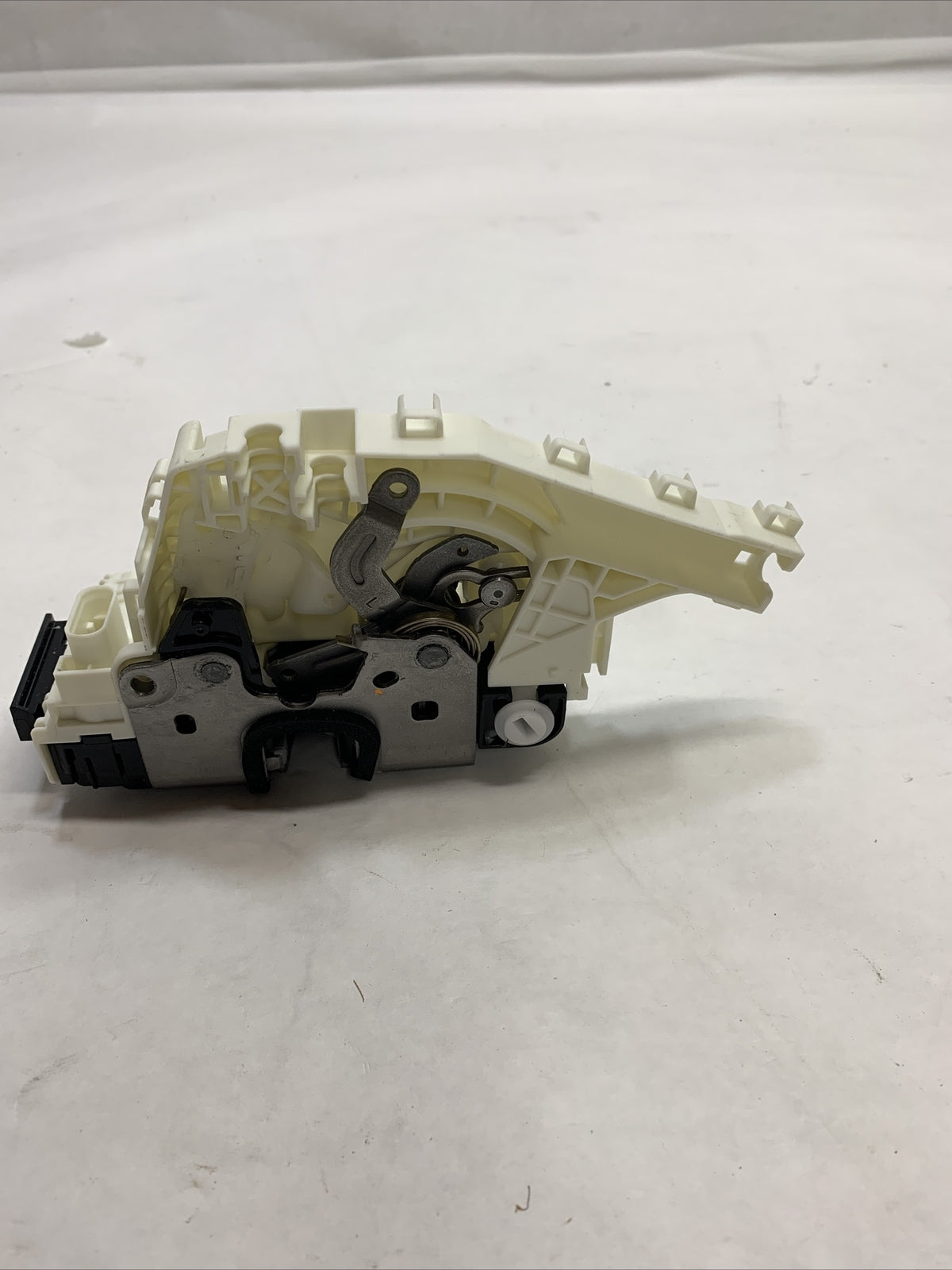 47299118