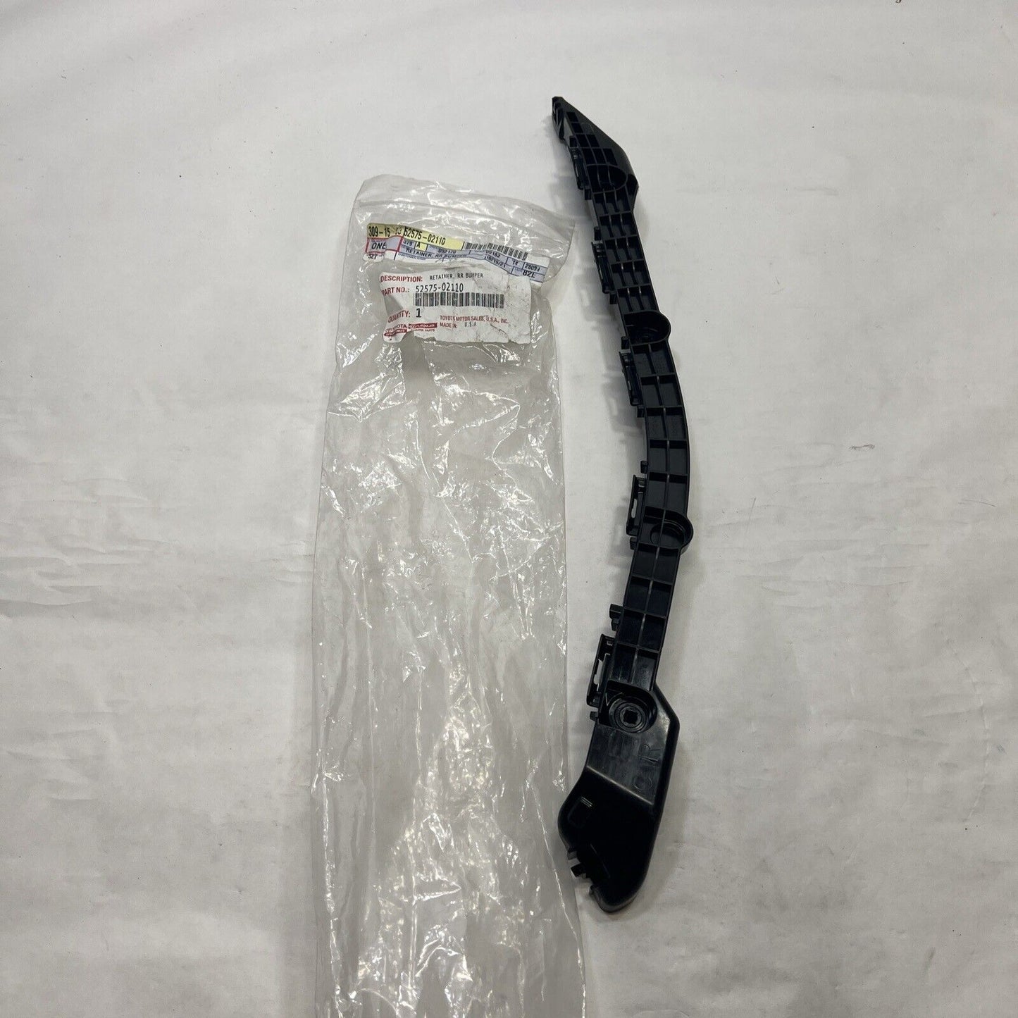 New OEM Genuine Toyota Corolla 14-19 Rear Bumper Retainer Bracket 5257502110