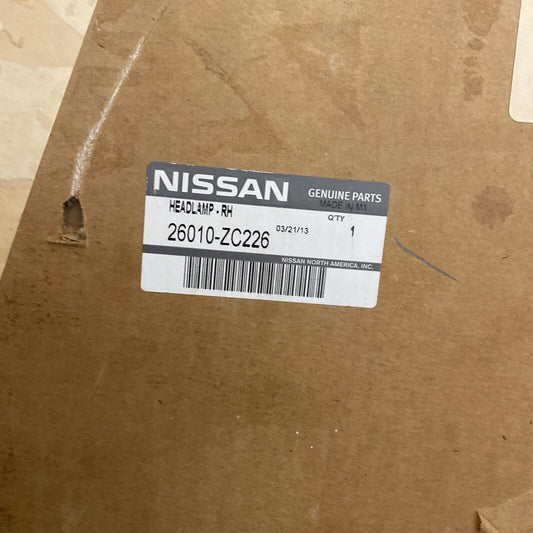 New Genuine OEM Infiniti QX56 Headlight Passenger Side New 2005-2006 26010-ZC226