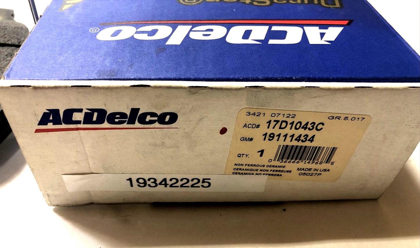 New OEM Genuine GM ACDelco 17D1043C Ceramic Front Disc Brake Pad Set 19111434