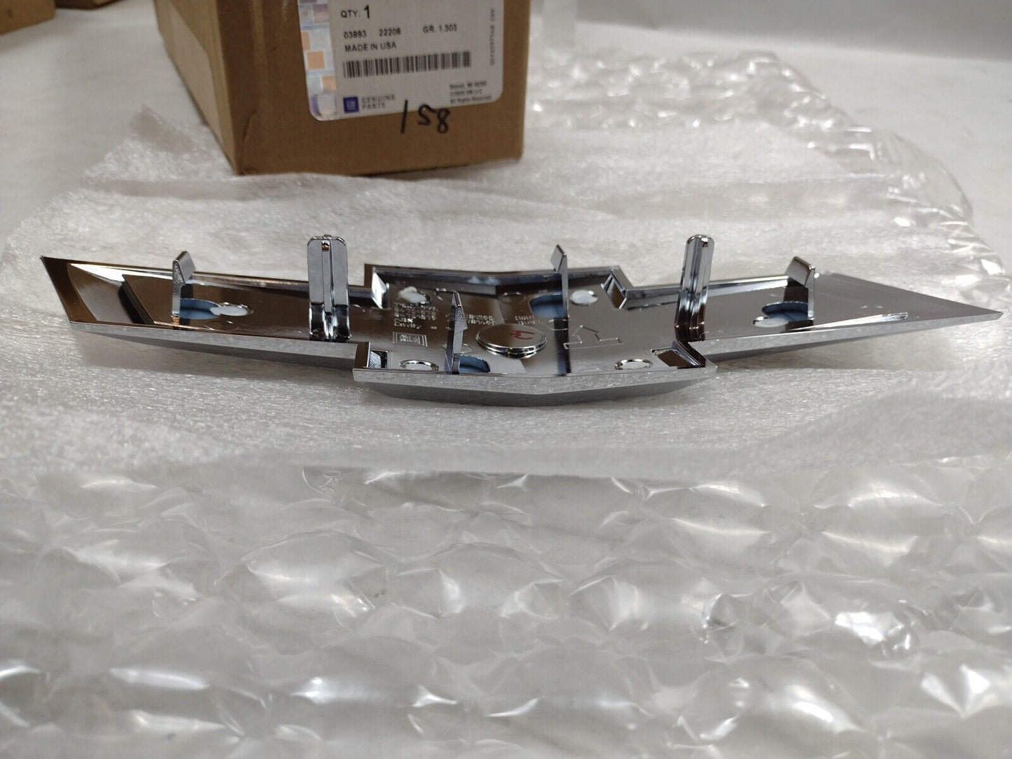 Genuine OEM GM Chevrolet Colorado Exterior Emblem Kit Bow-Tie 2021-2022 84616680