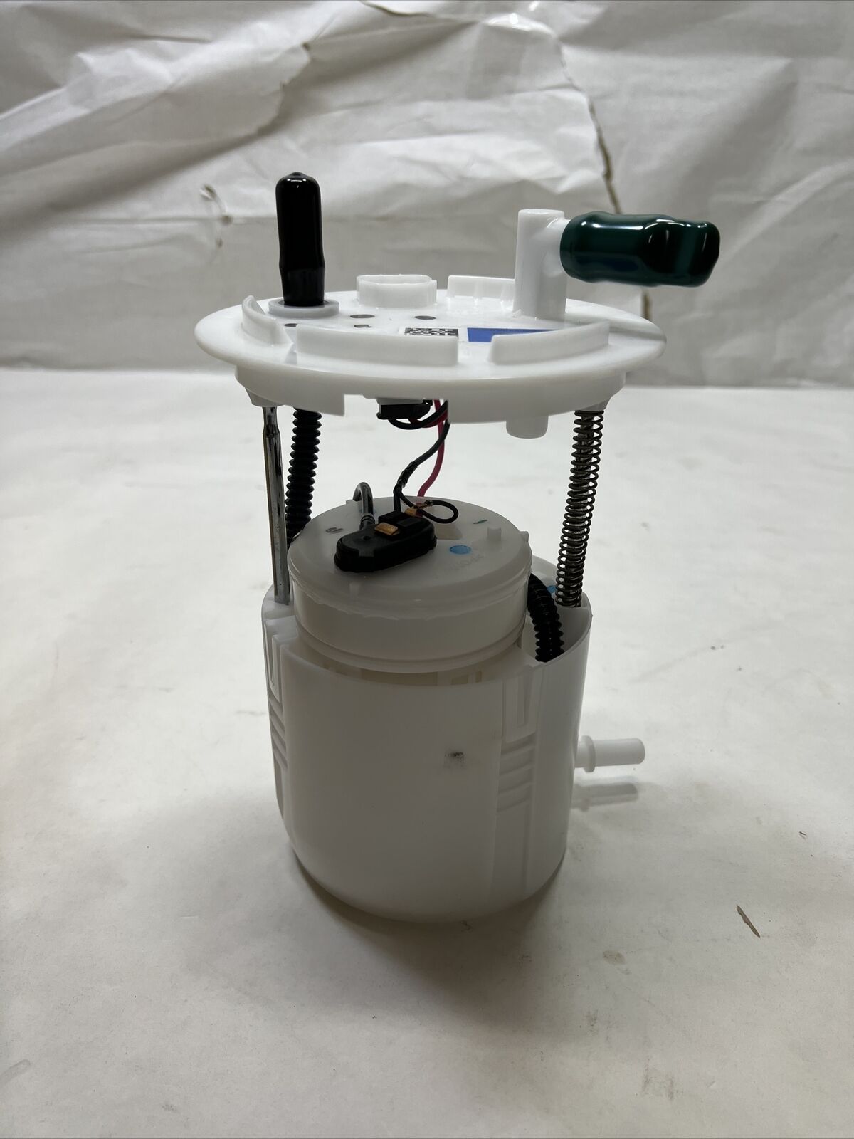 New OEM Ford Fuel Pump & Hanger Assy Motorcraft PFB106