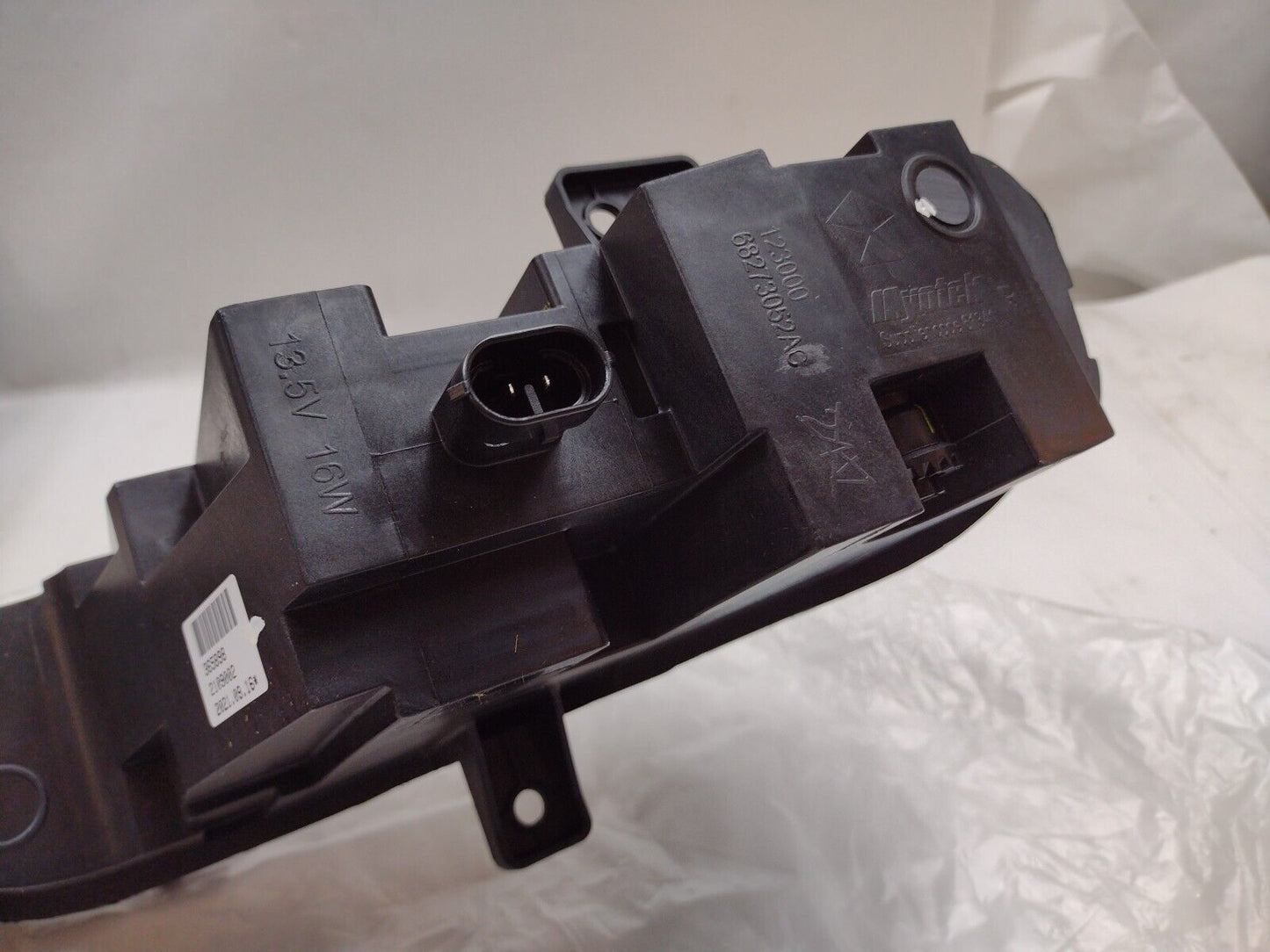 Genuine OEM Mopar Jeep Grand Cherokee Fog Lamp Passenger RH 2017-2022 68273052AC