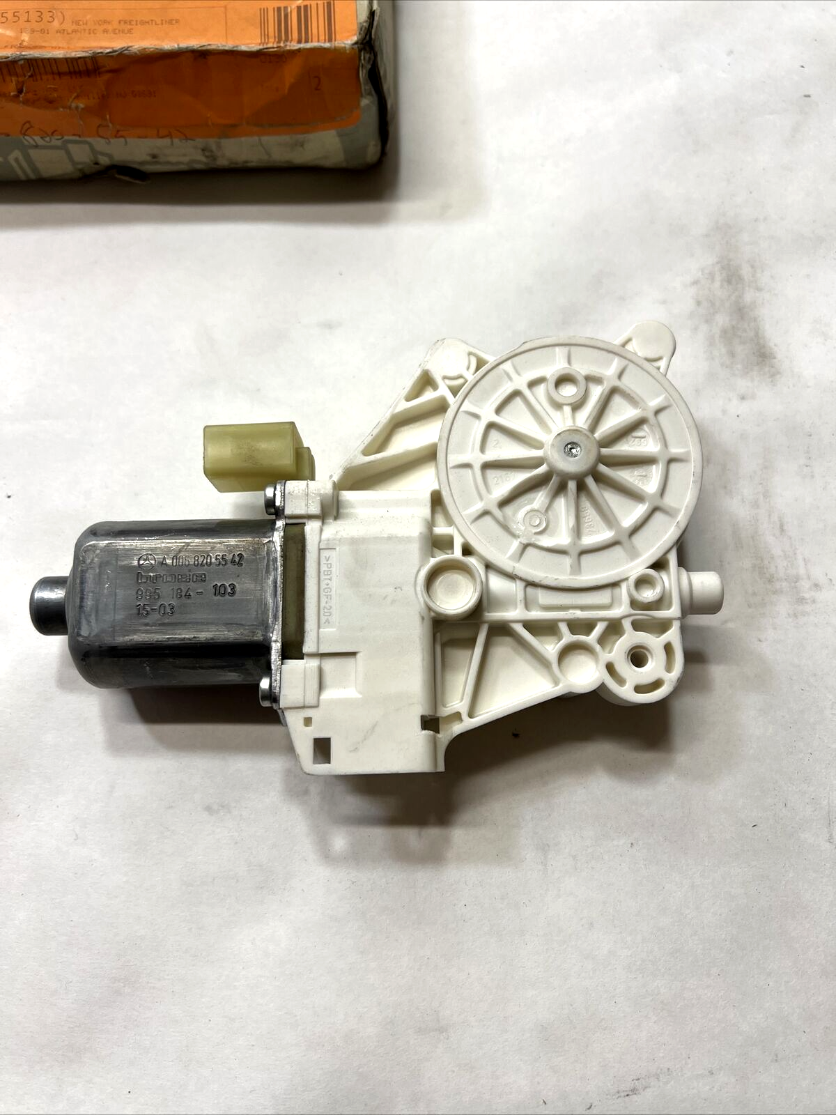 New OEM Genuine Mercedes Sprinter Van 07-09 Right Motor Power Window A0068205542