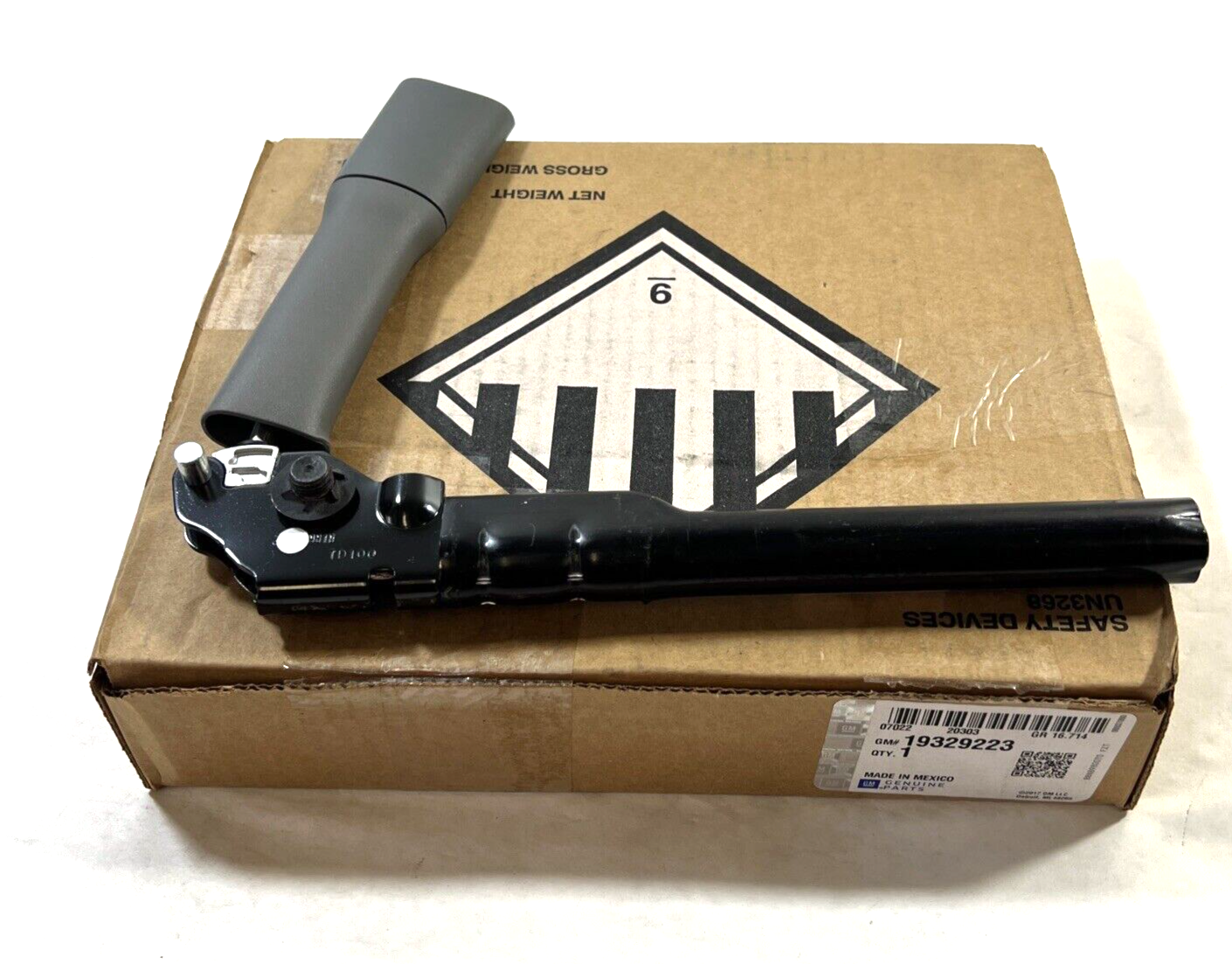 Genuine OEM GM Chevrolet Driver Seat Belt Tensioner Kit Gray 2014-2017 19329223