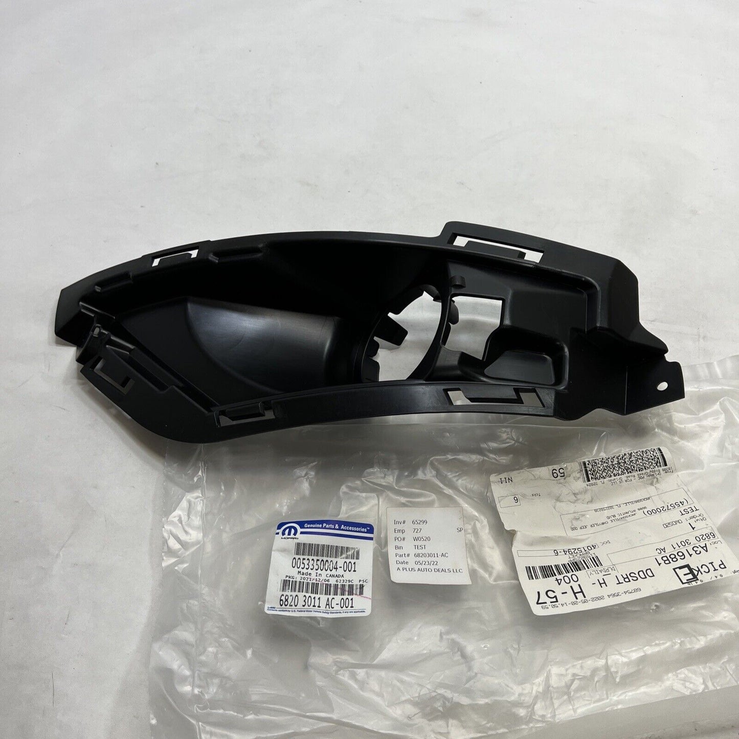 New OEM Genuine Mopar 200 2015-2107 Left Driver Side Fog Lamp Bracket 68203011AC
