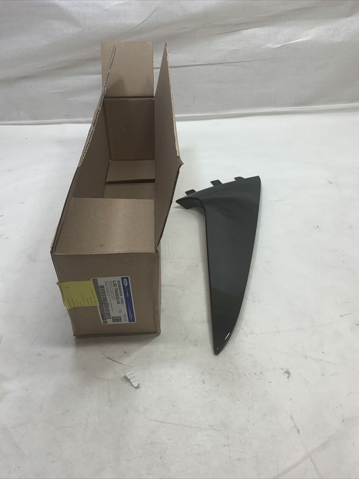 New OEM Ford Escape 20-22 Right Side Cover LJ6Z-78442K02-AA