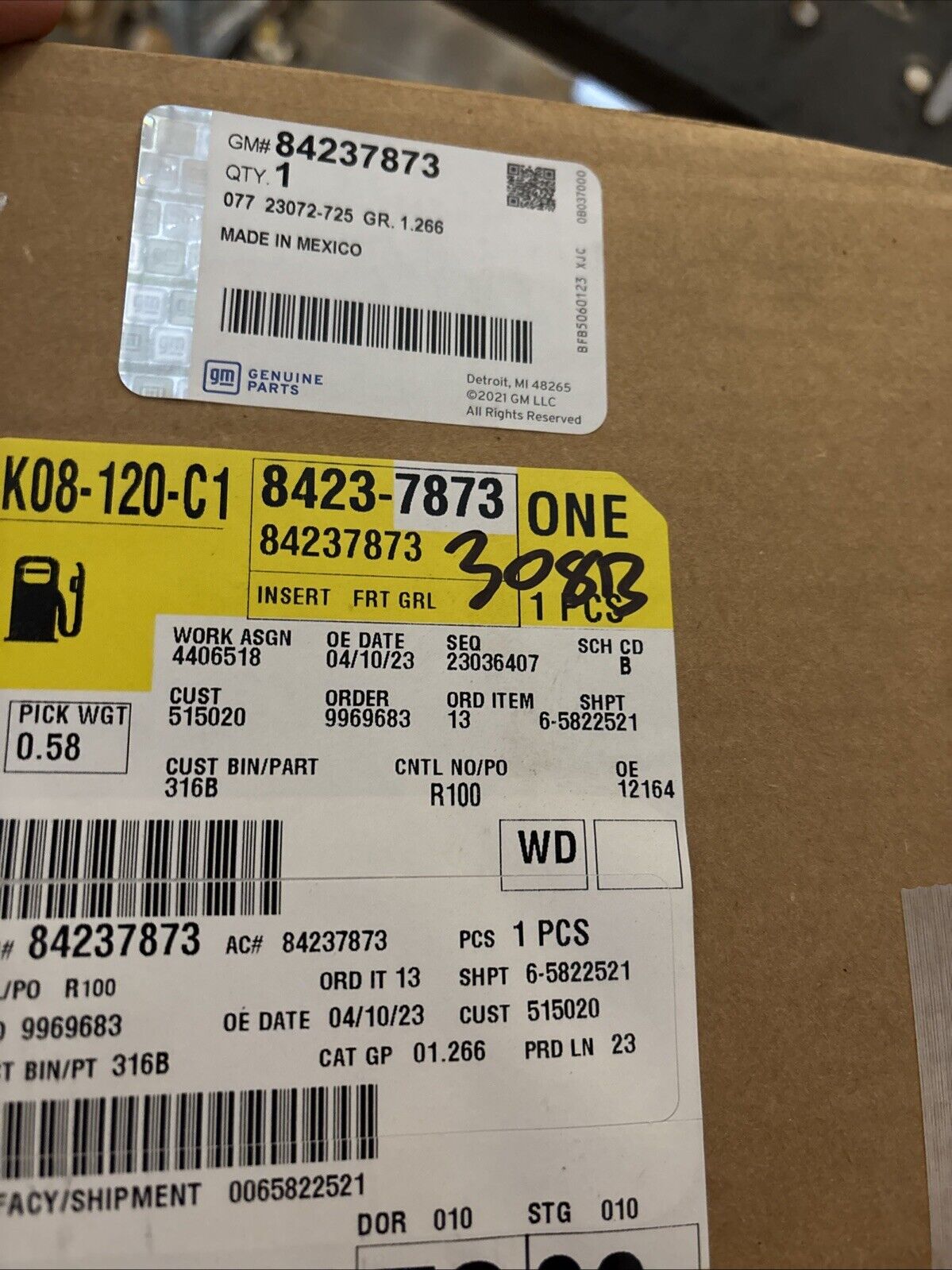 Genuine OEM GM Chevrolet Blazer Black Front Passenger Grille 2019-2022 84237873