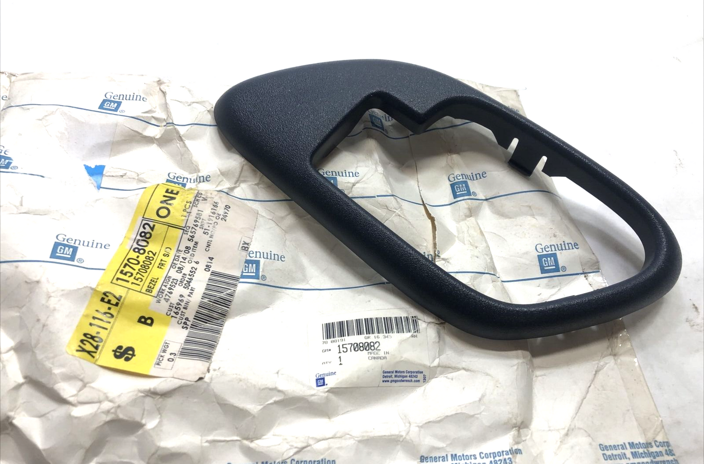 New OEM Genuine GM Chevrolet GMC 1995-2000 Interior Door Handle Trim 15708082