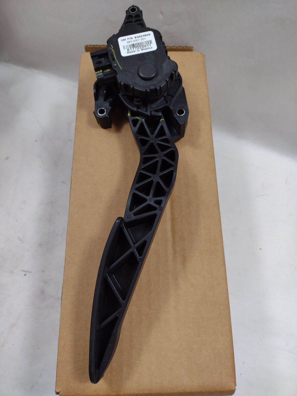 Genuine OEM GM Buick Enclave Accelerator Pedal Sensor 2007-2017 84024926