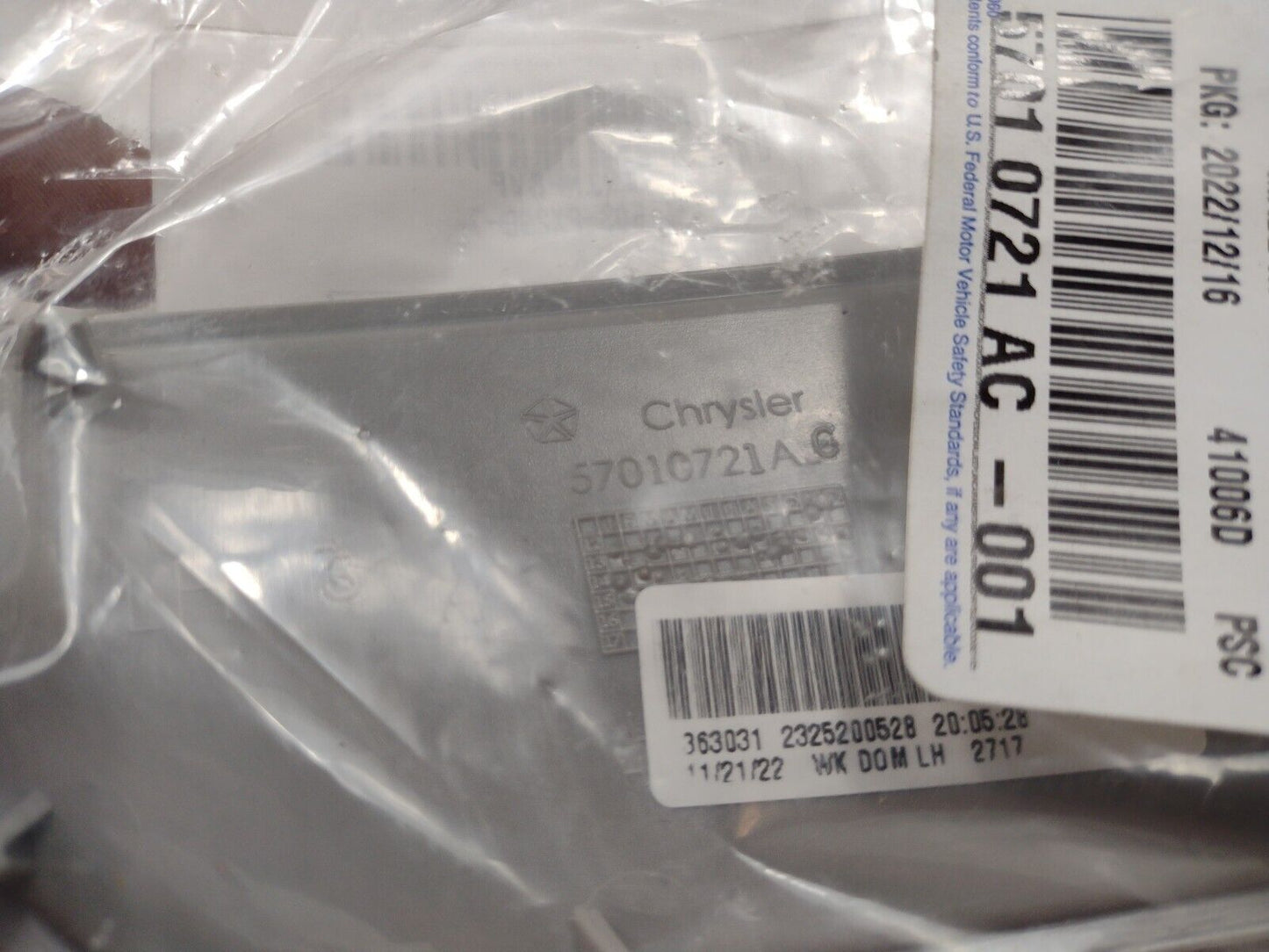 Genuine OEM Mopar Jeep Cherokee Rear Fascia Reflector 2011-2022 57010721AC