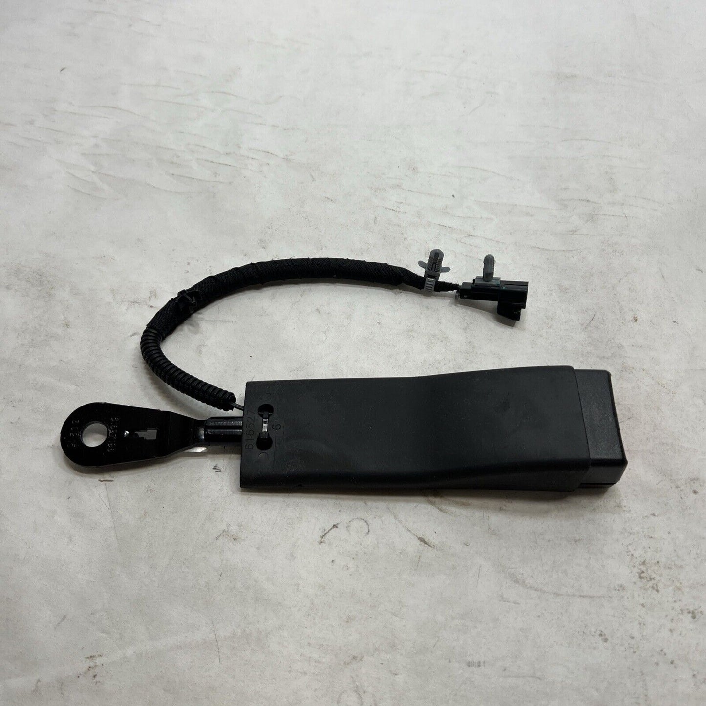 Genuine OEM GM Right Passenger Side Seat Belt with Buckle Black 19300932