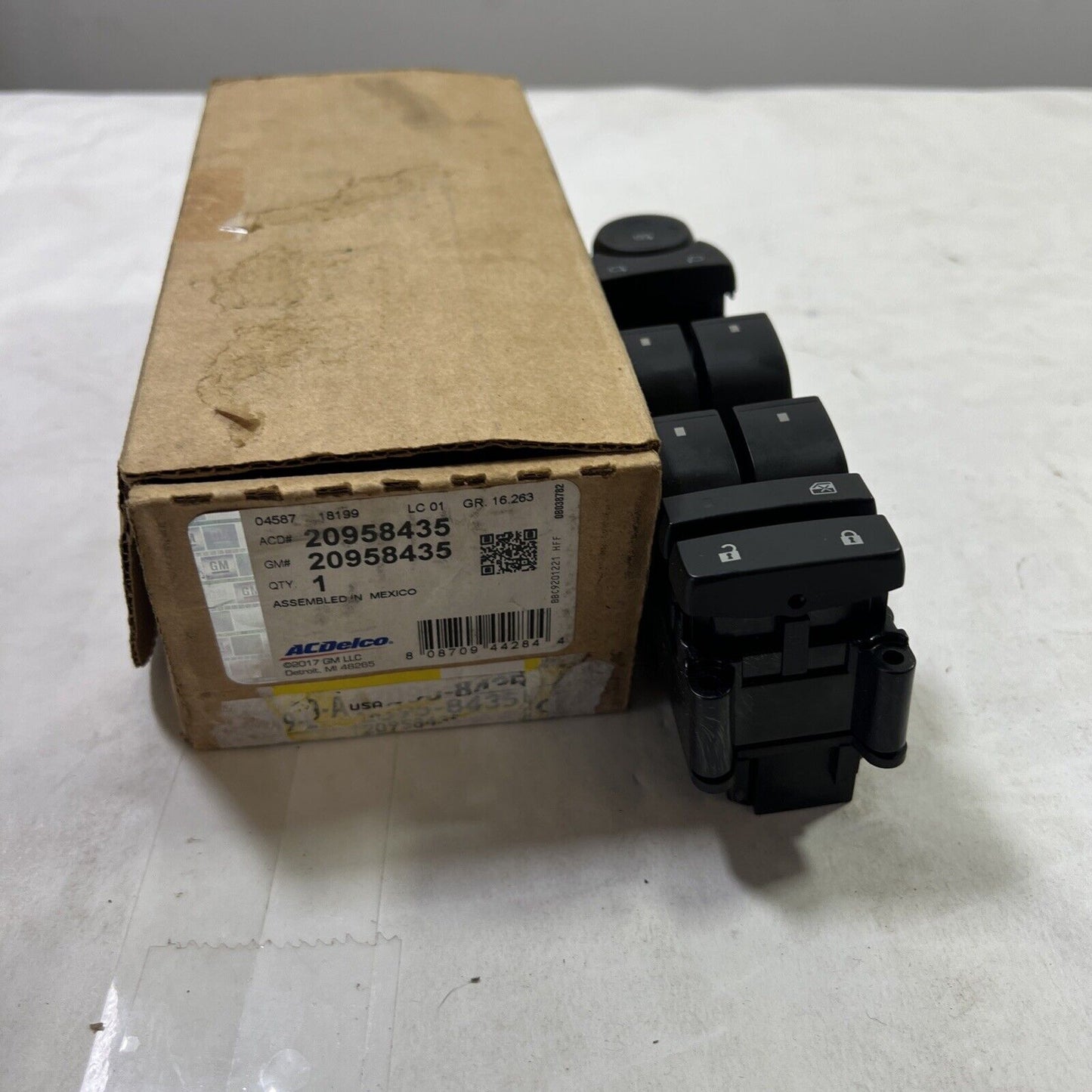 Genuine OEM GM ACDelco Left Side Door Lock & Window Switch 10-17 20958435