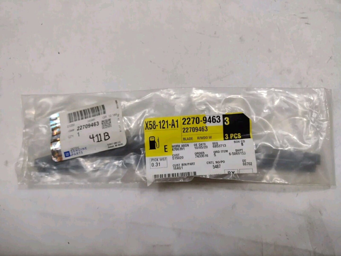 Genuine OEM GM Chevy HHR Back Glass Wiper Blade 2006-2011 22709463