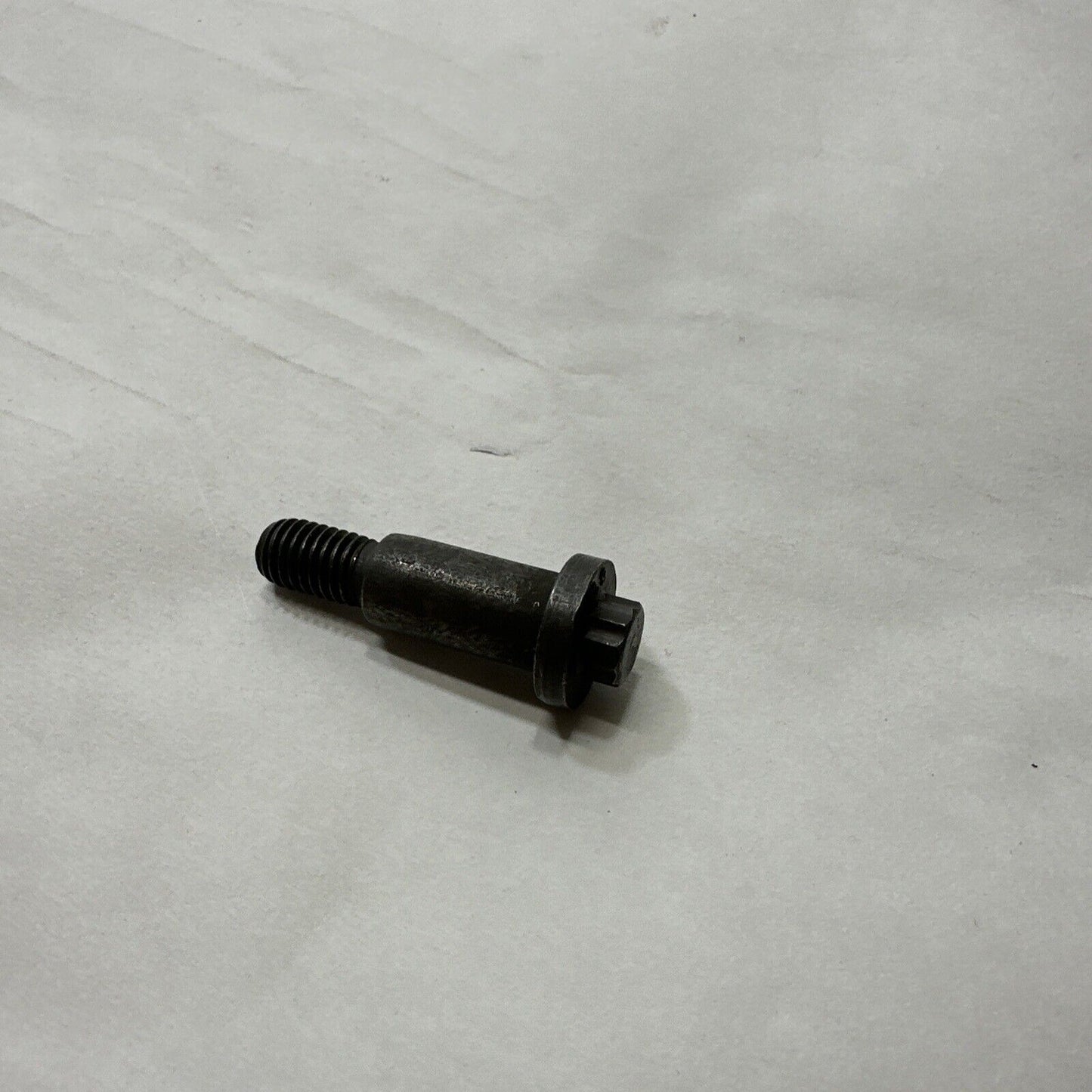 New OEM Genuine Detroit Diesel Bolt 23512309