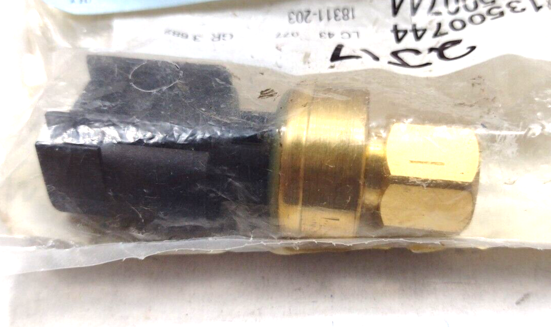 Genuine OEM GM Chevy Escalade Fuel Pressure Sensor 2007-2009 13500744