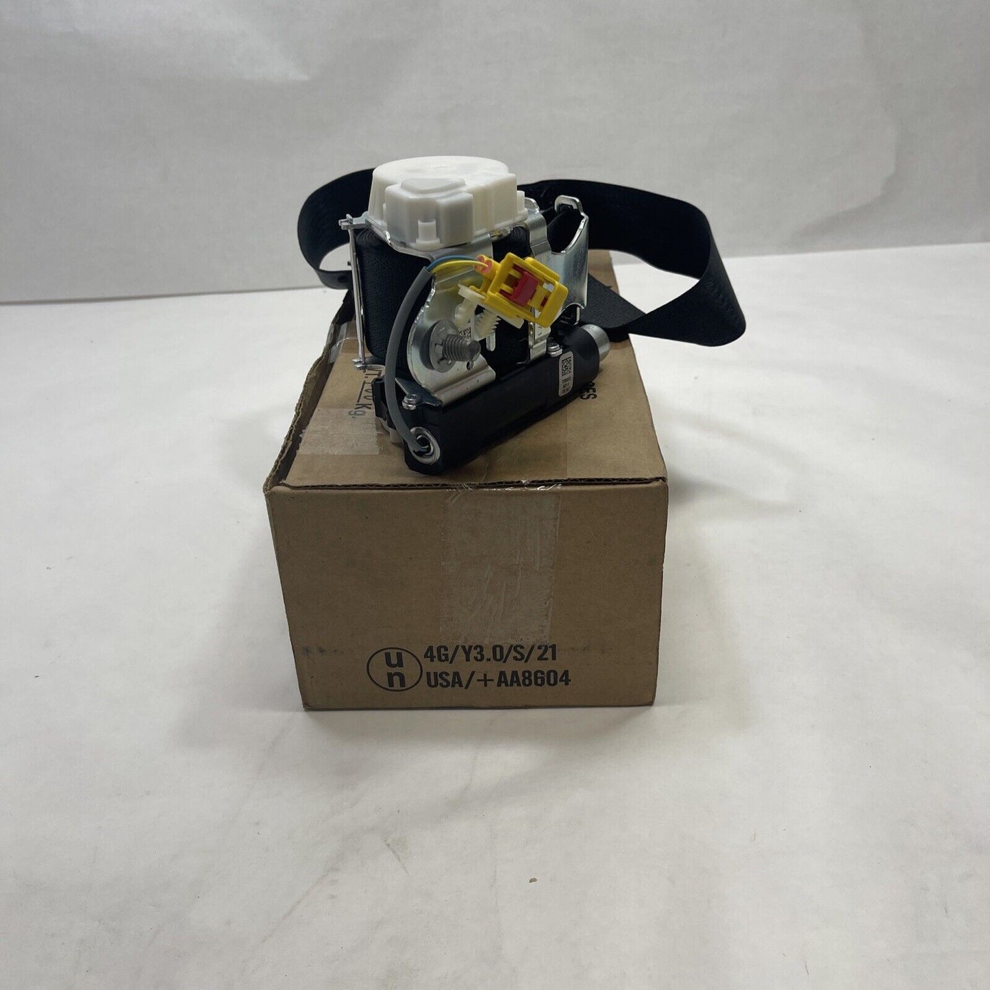 New OEM 2011 F-250 Super Duty Front Seat Belt Driver Side Left BC3Z28611B09AC