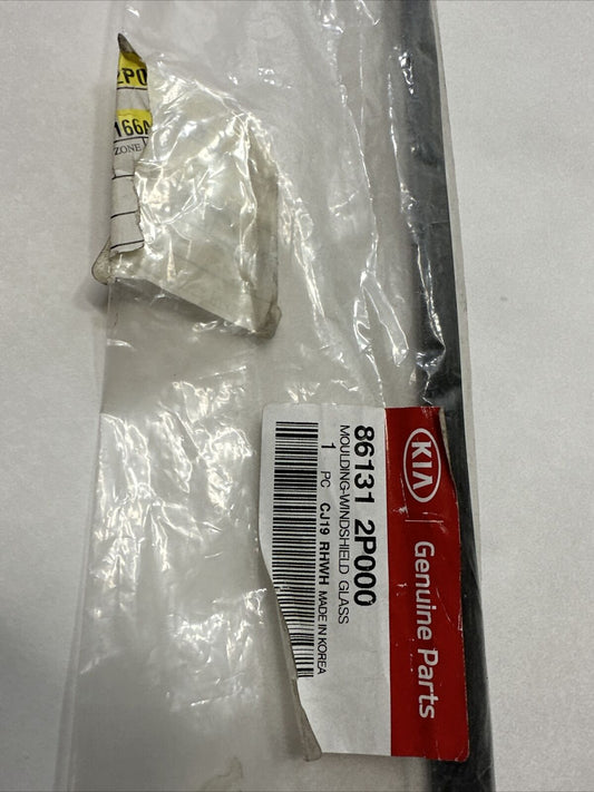 New OEM Genuine Sorento 2011-2015 Kia windshade Upper Molding 86131-2P000