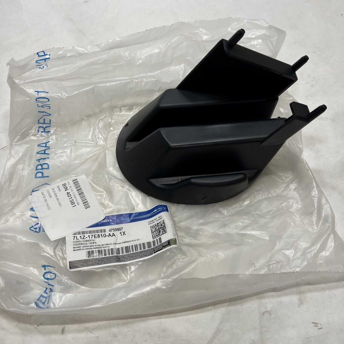 New OEM Genuine Ford Expedition Right Passenger Side Vent Cover 7L1Z17E810AA