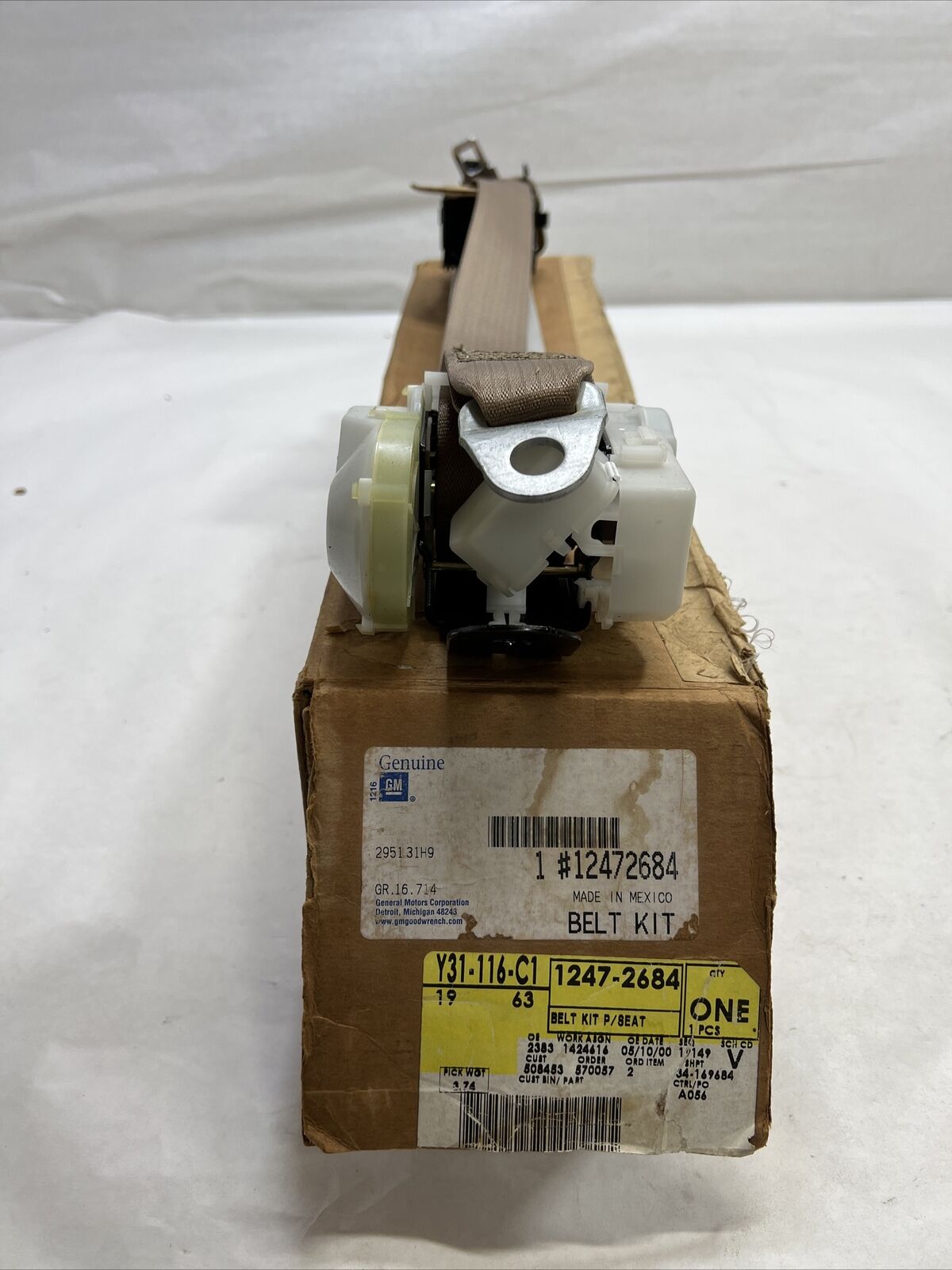 New OEM GM Passenger Seat Belt Retractor Kit 12472684