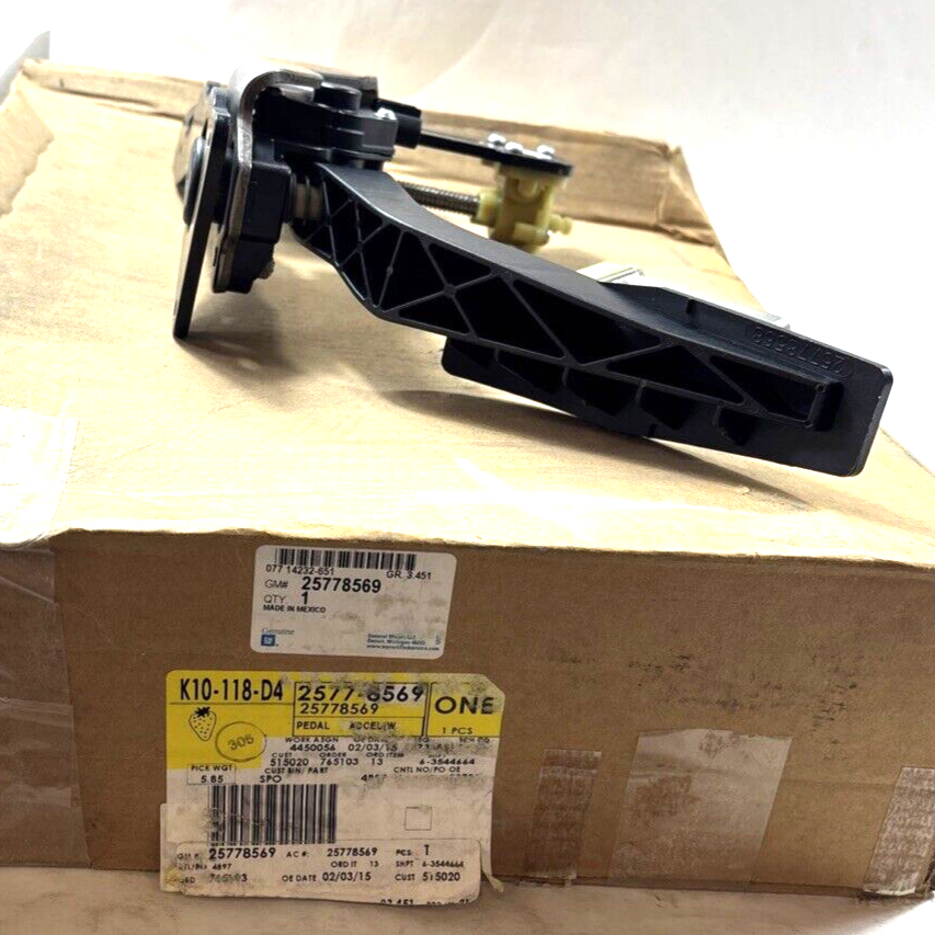 Genuine OEM GM Chevy Malibu Accelerator Gas Pedal With Motor 2007-2010 25778569
