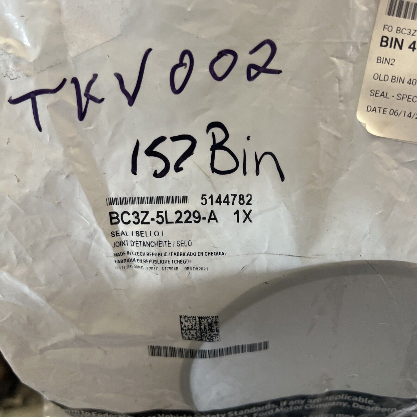 New OEM Genuine Ford Transit-150 2011-2019 Reservoir Seal BC3Z5L229A