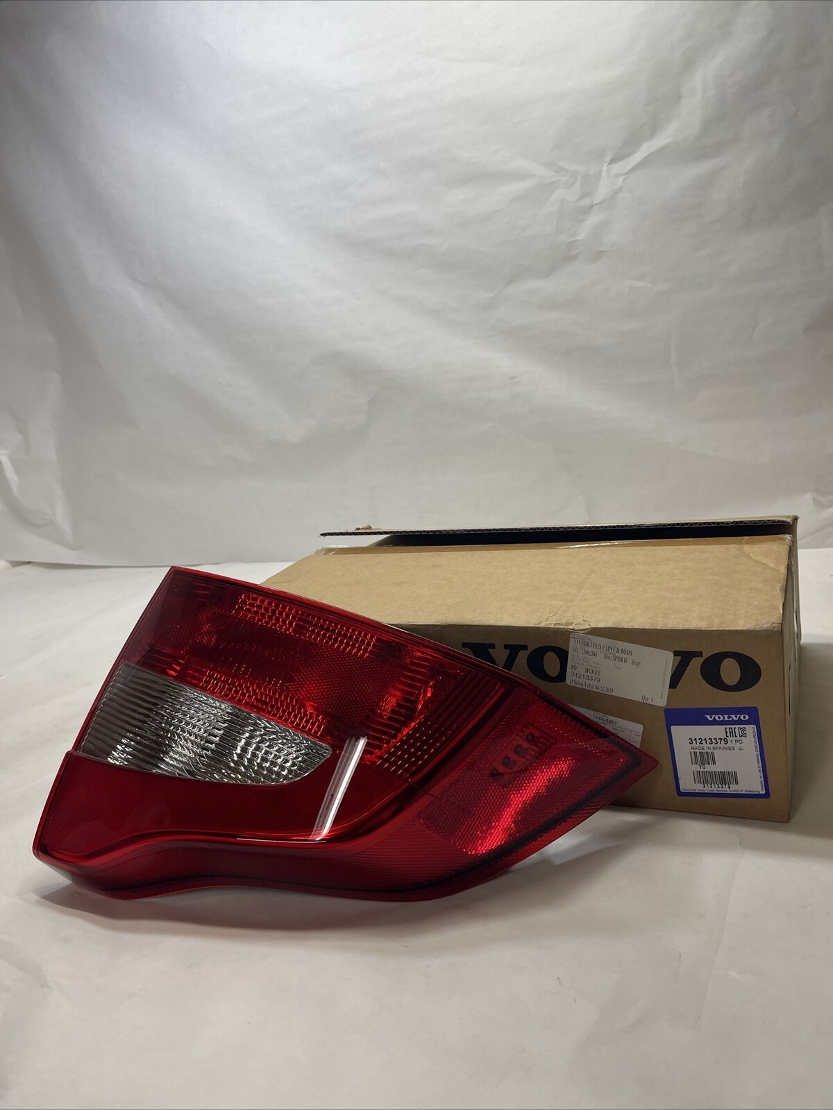 New OEM Genuine Volvo S80 2007-2013 Driver Side Tail Light 31213379
