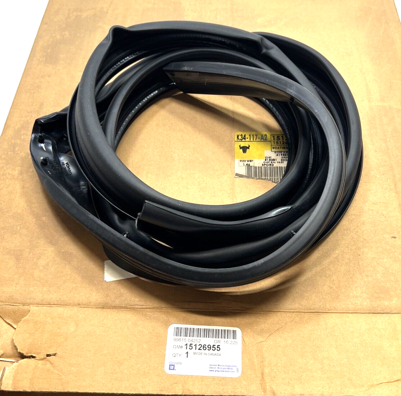 Genuine OEM GM Rainier Right Upper Passenger Side Weather strip 02-09 15126955