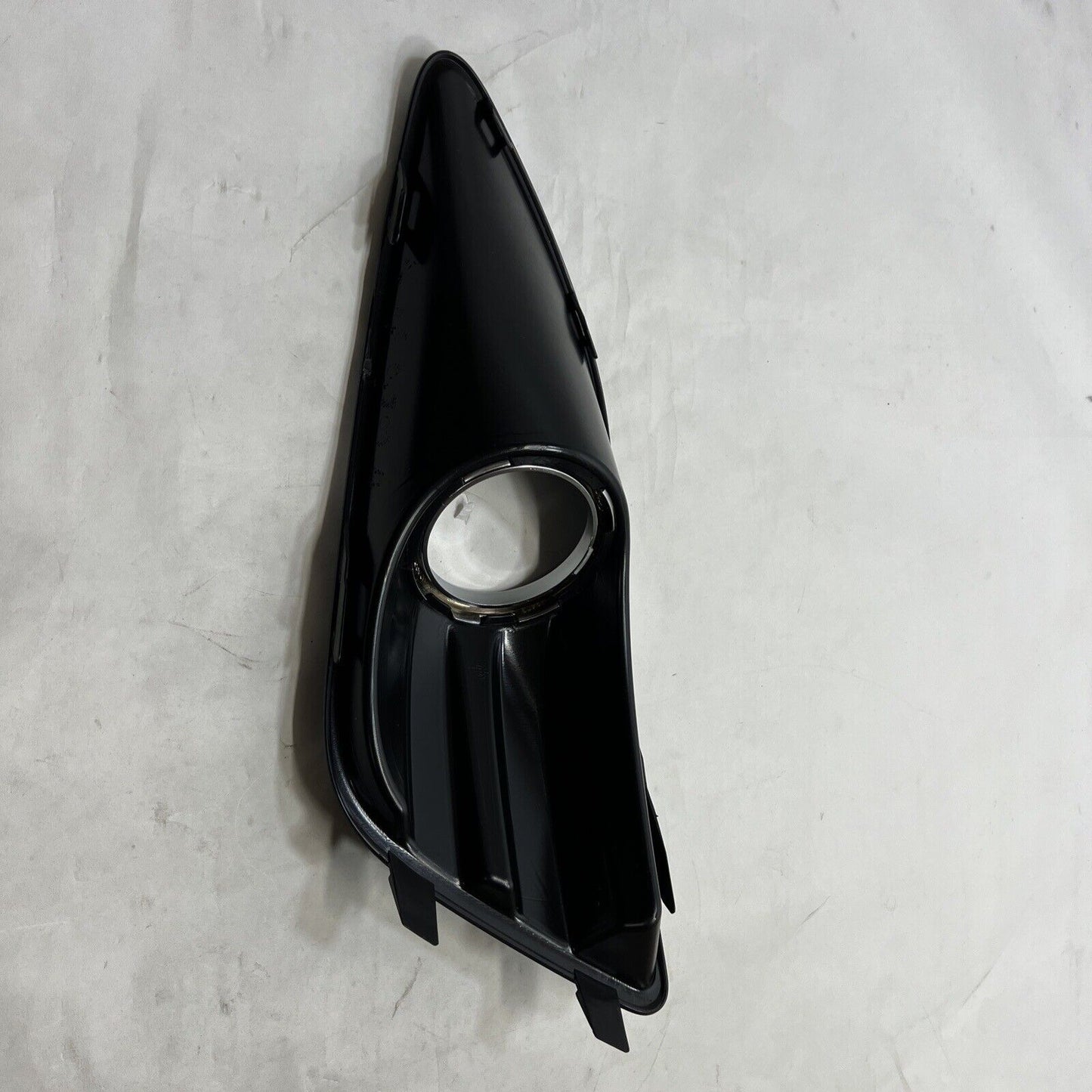 New OEM Genuine Ford Right Outer Passenger Side Grille DM5Z17B814A