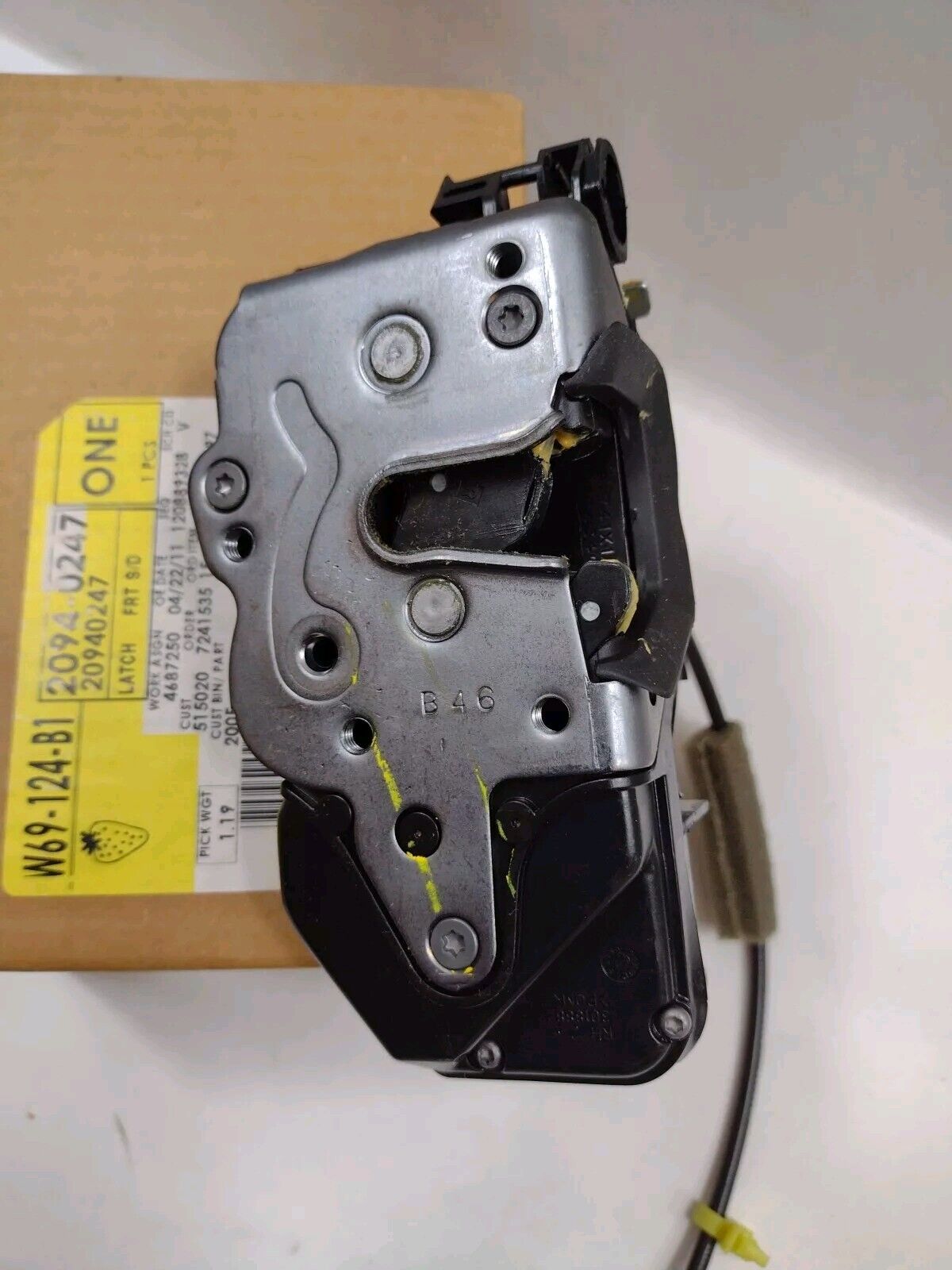 Genuine OEM GM Buick Enclave Door Latch Assembly Front Right 2007-2017 20940247