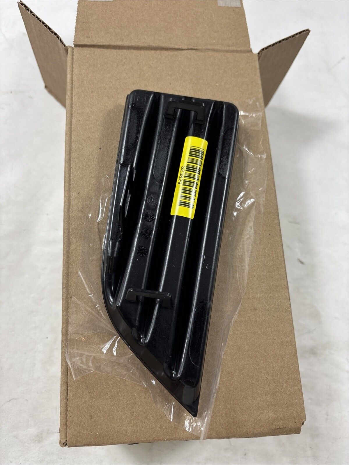 Genuine OEM GM Chevrolet Traverse Insert 2022-2024 84541296