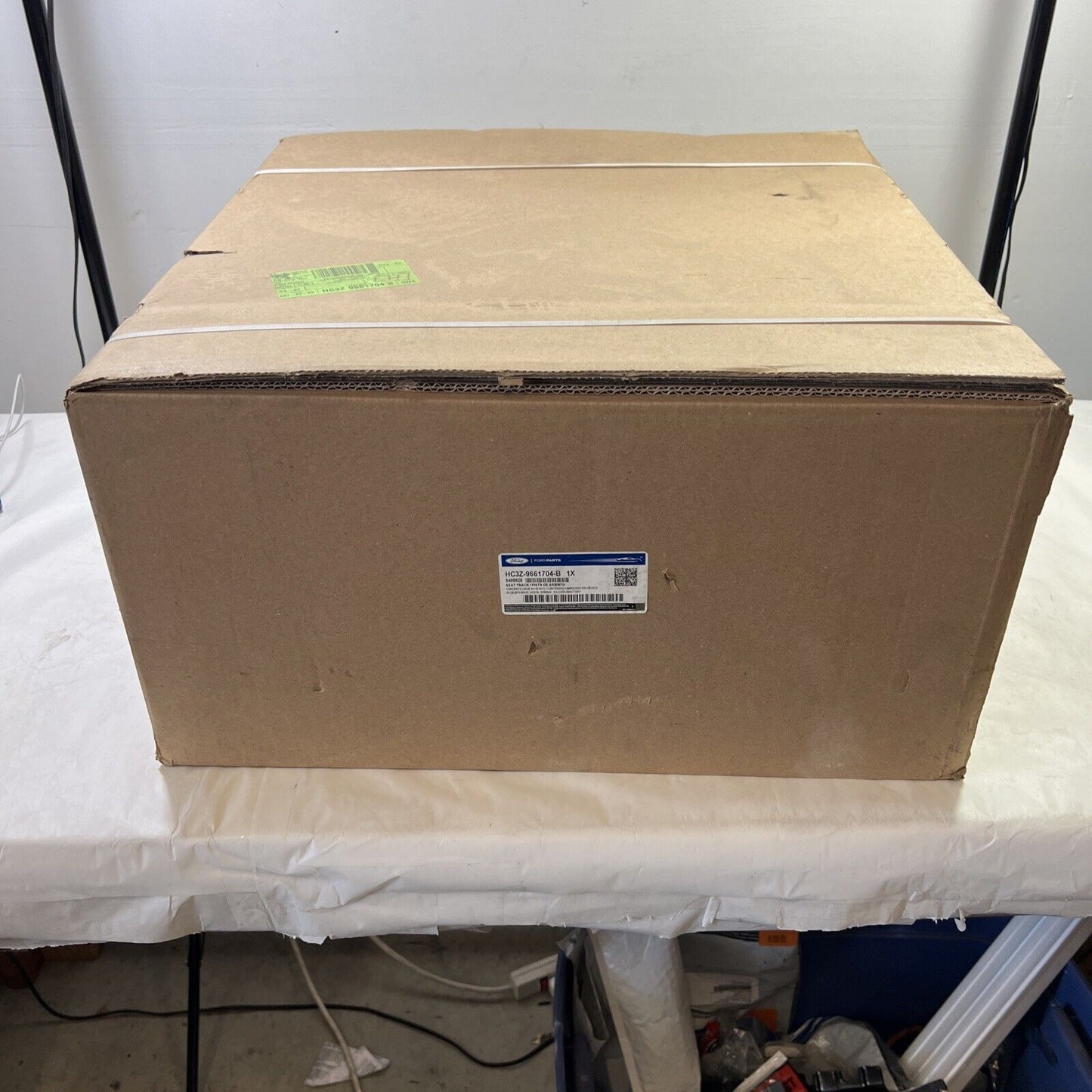 Genuine OEM Ford F-250 Super Duty Right Side Seat Frame 2017-2019 HC3Z9661704B