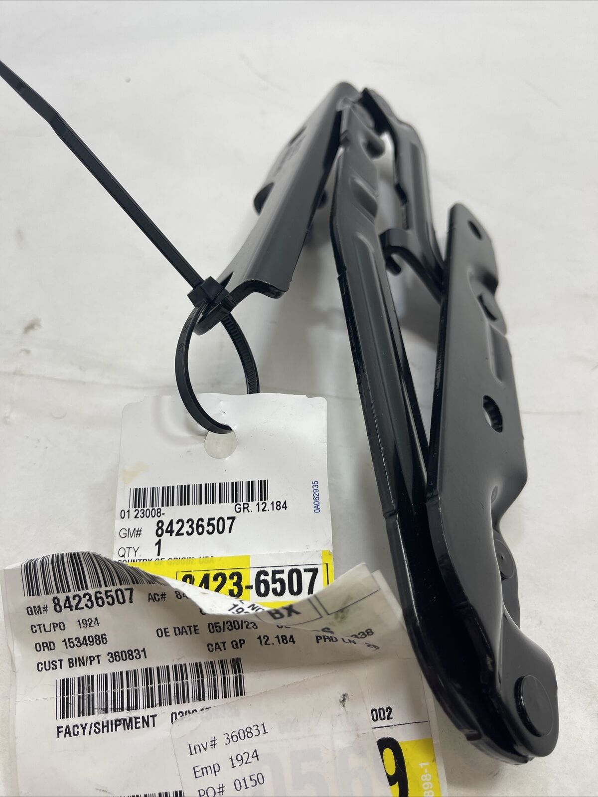 New OEM Genuine GM  Camaro 2016-2023 Passenger Side (RH) Black Hinge 84236507