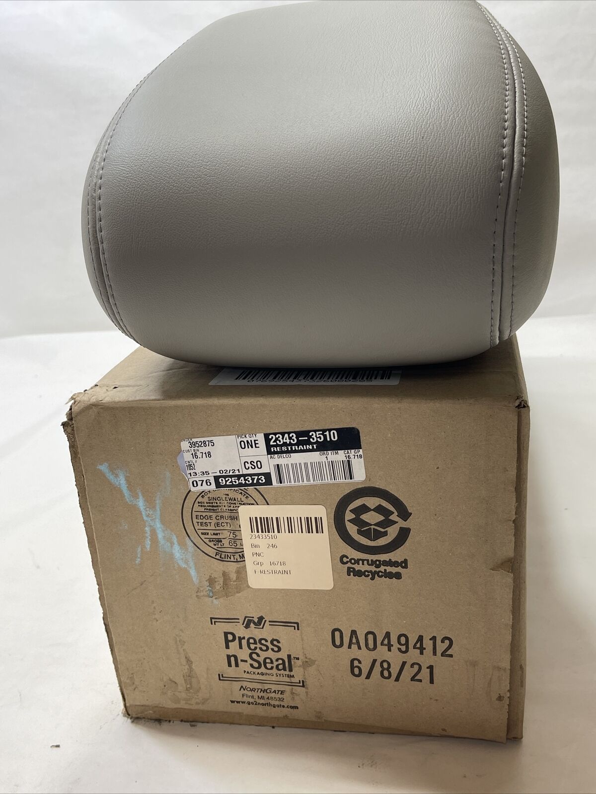 New OEM GM Front Seat Head Rest Titanium Leather 23433510 Traverse Enclave 13-17