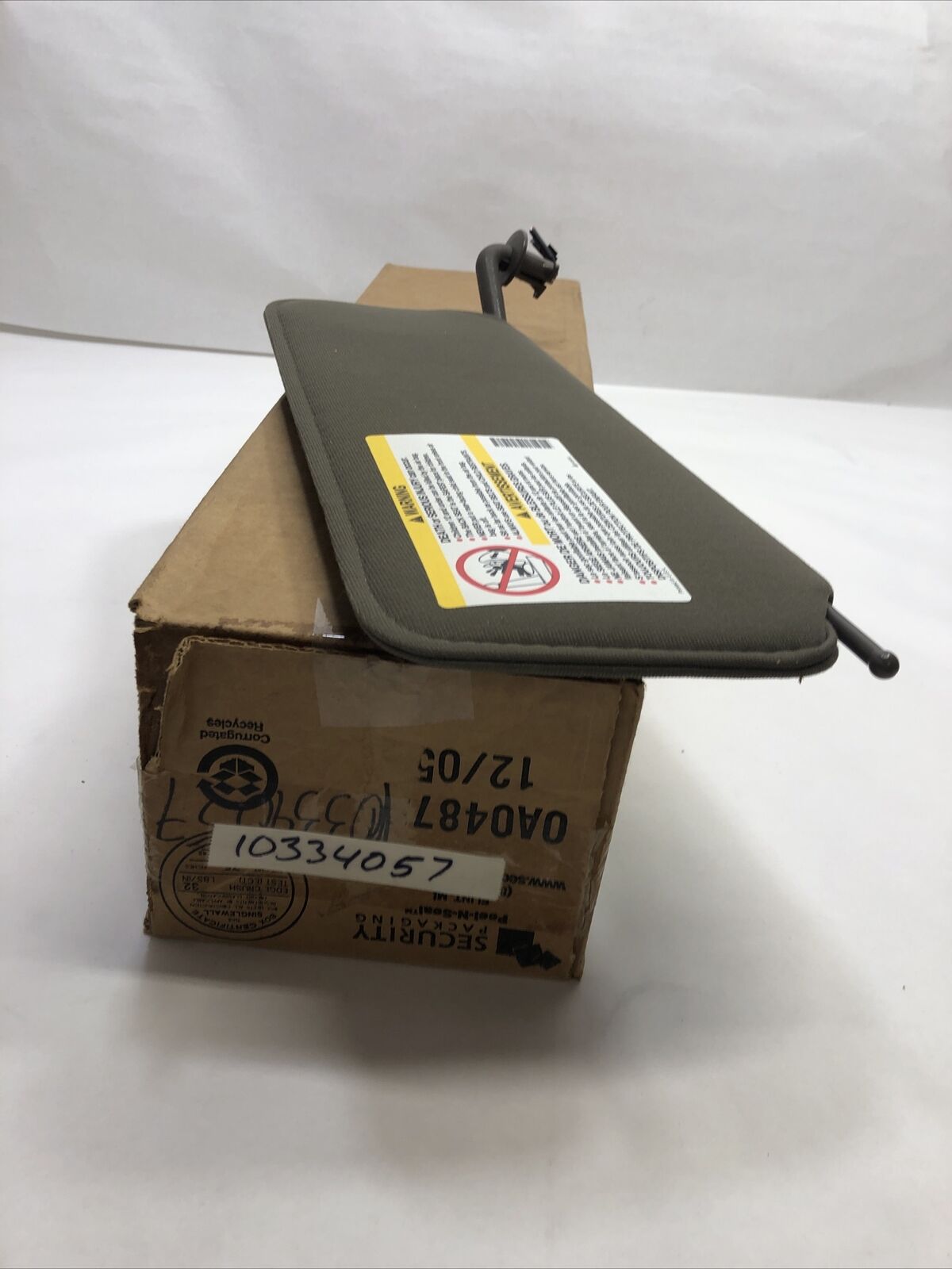 New OEM Genuine GM Right Paassenger Side Windshield Sunshield Sun Visor 10334057