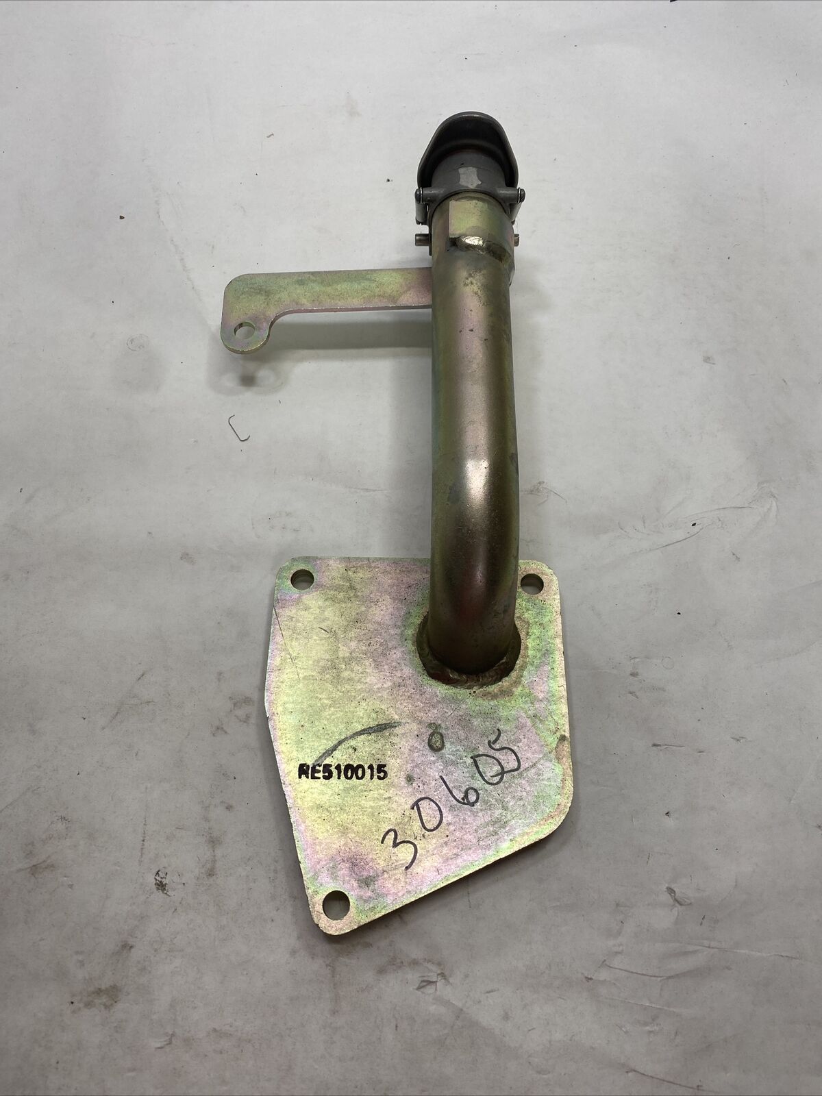 New OEM JOHN DEERE Engine Oil FILL NECK RE510015 8.1L